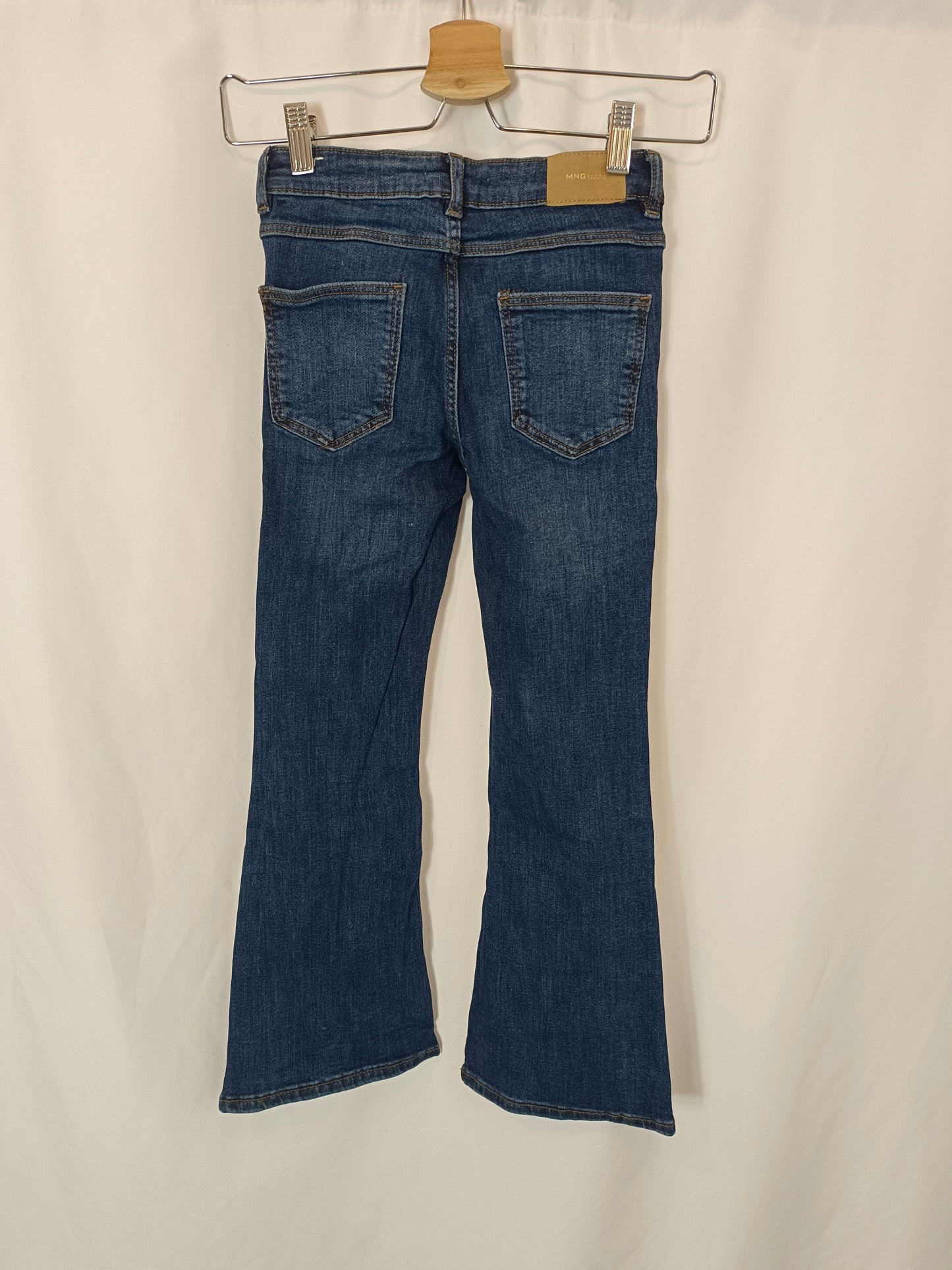MANGO. Pantalón denim acampanado T.9 años
