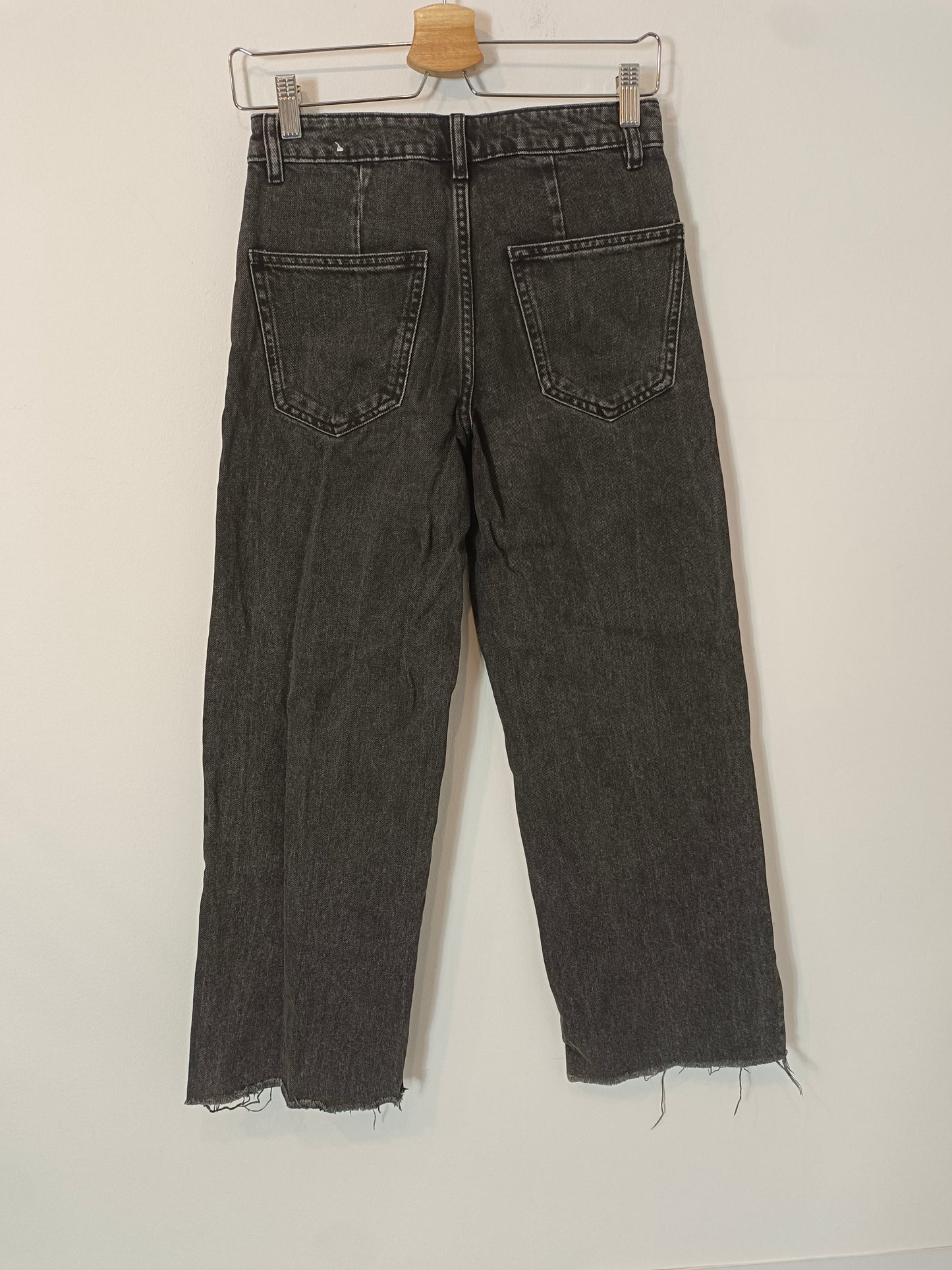 MANGO. Pantalón culotte negro denim T.34
