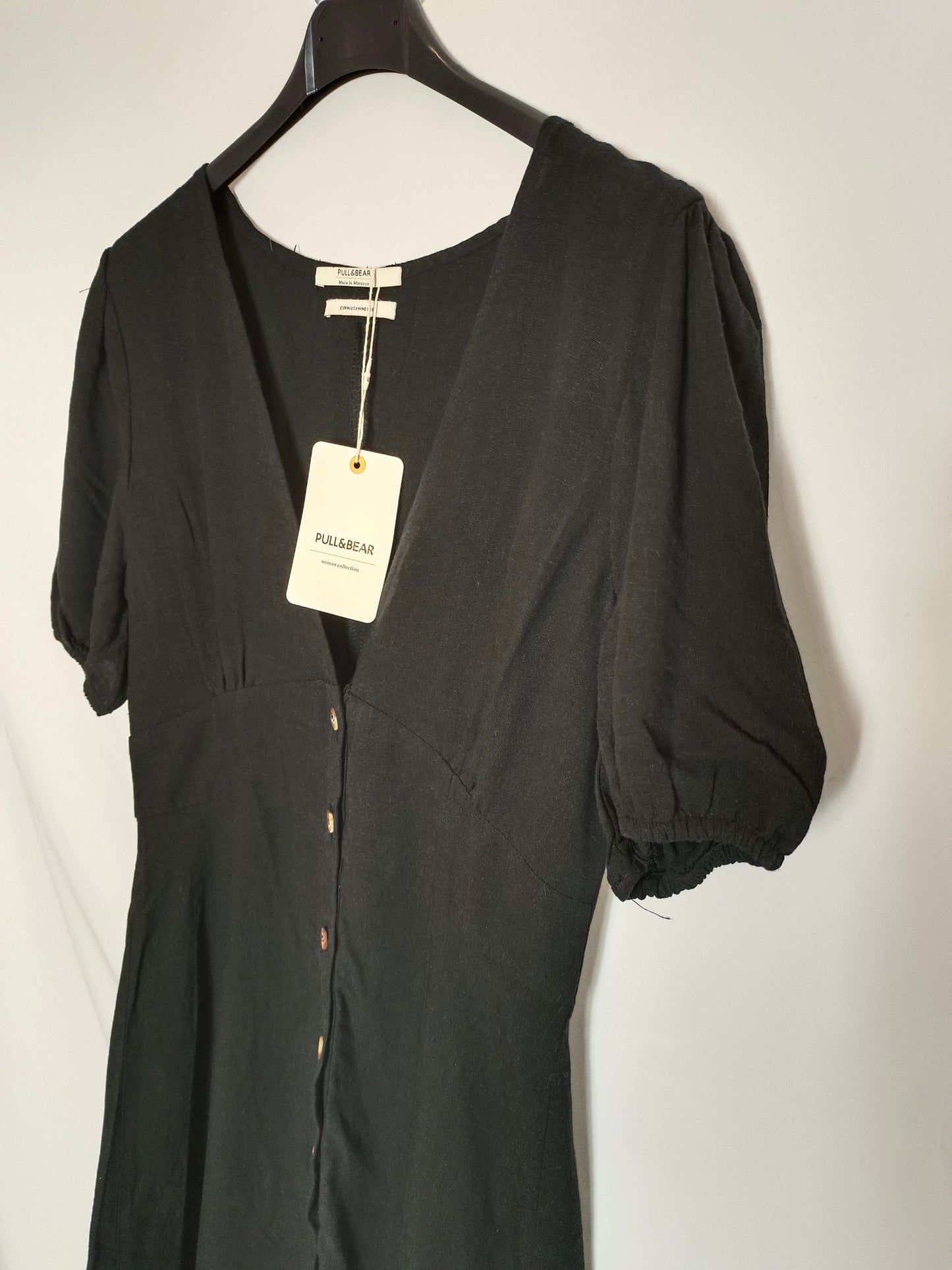 PULL&BEAR. Vestido negro abotonado T.m