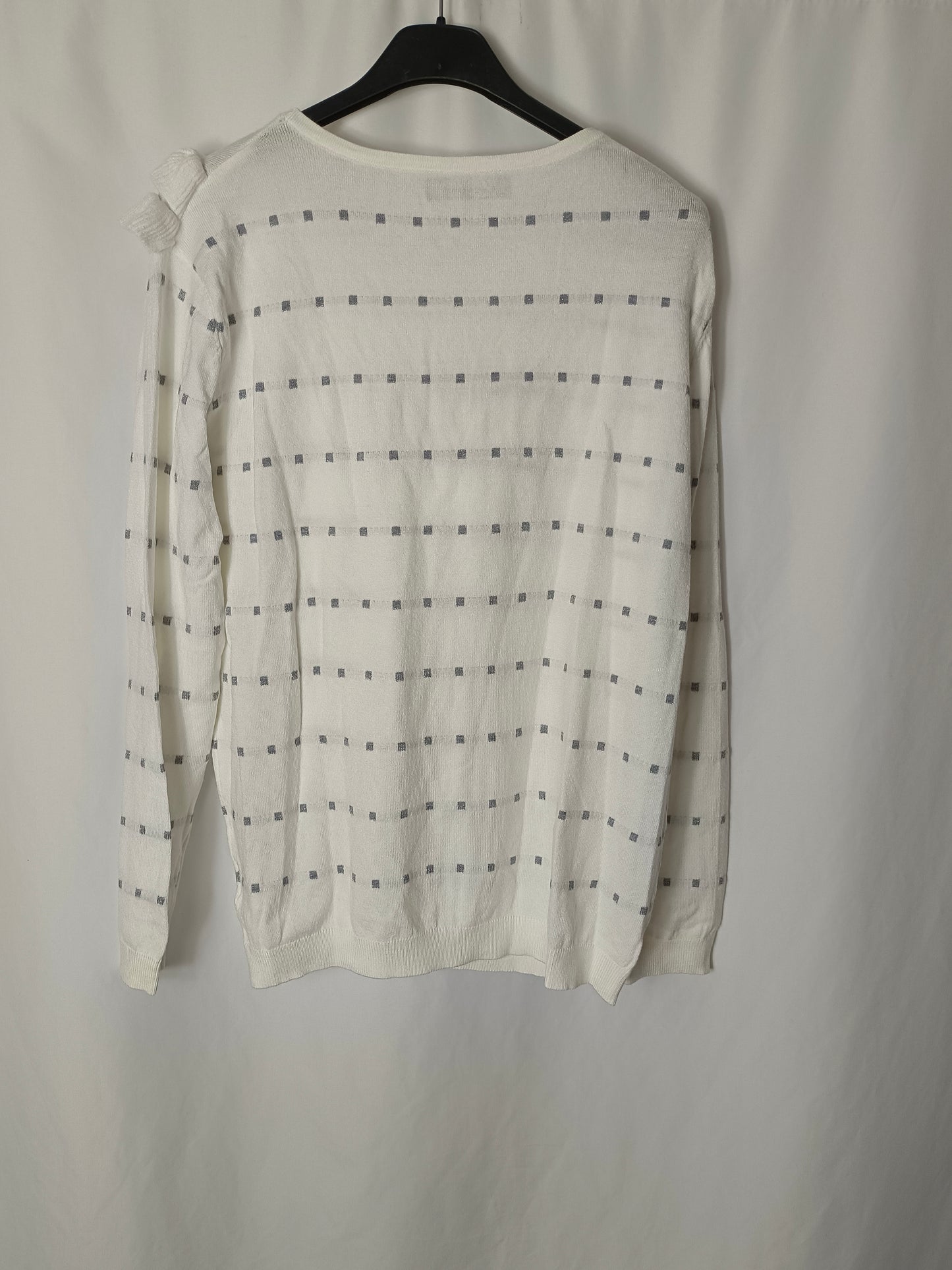 HEART. White ruffled sweater size S/M