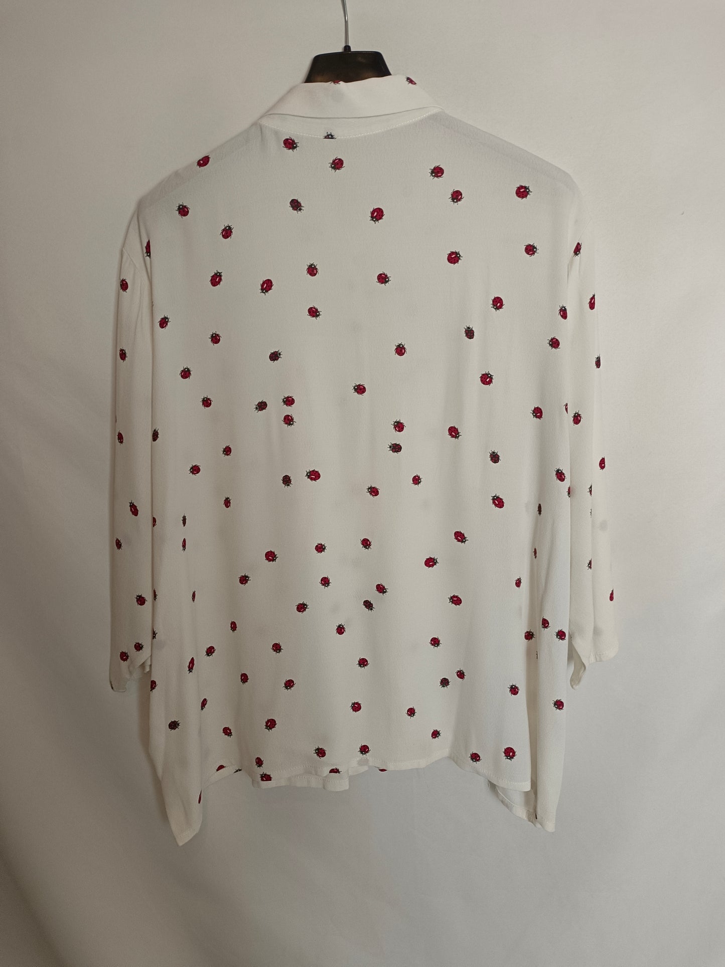 DR. BLOOM. Blusa blanca mariquitas T.m/l