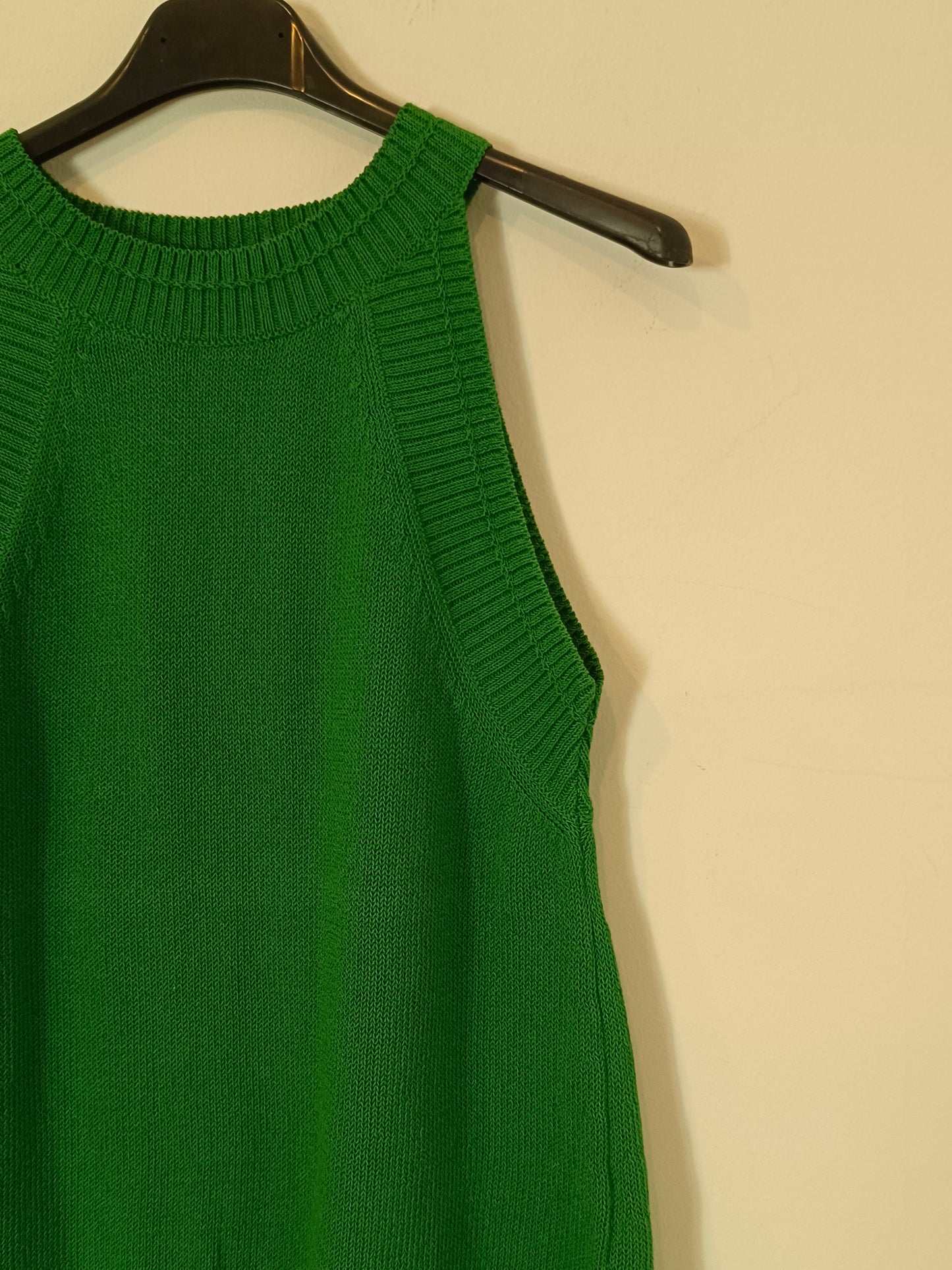 MASSIMO DUTTI. Top verde escote halter T.s
