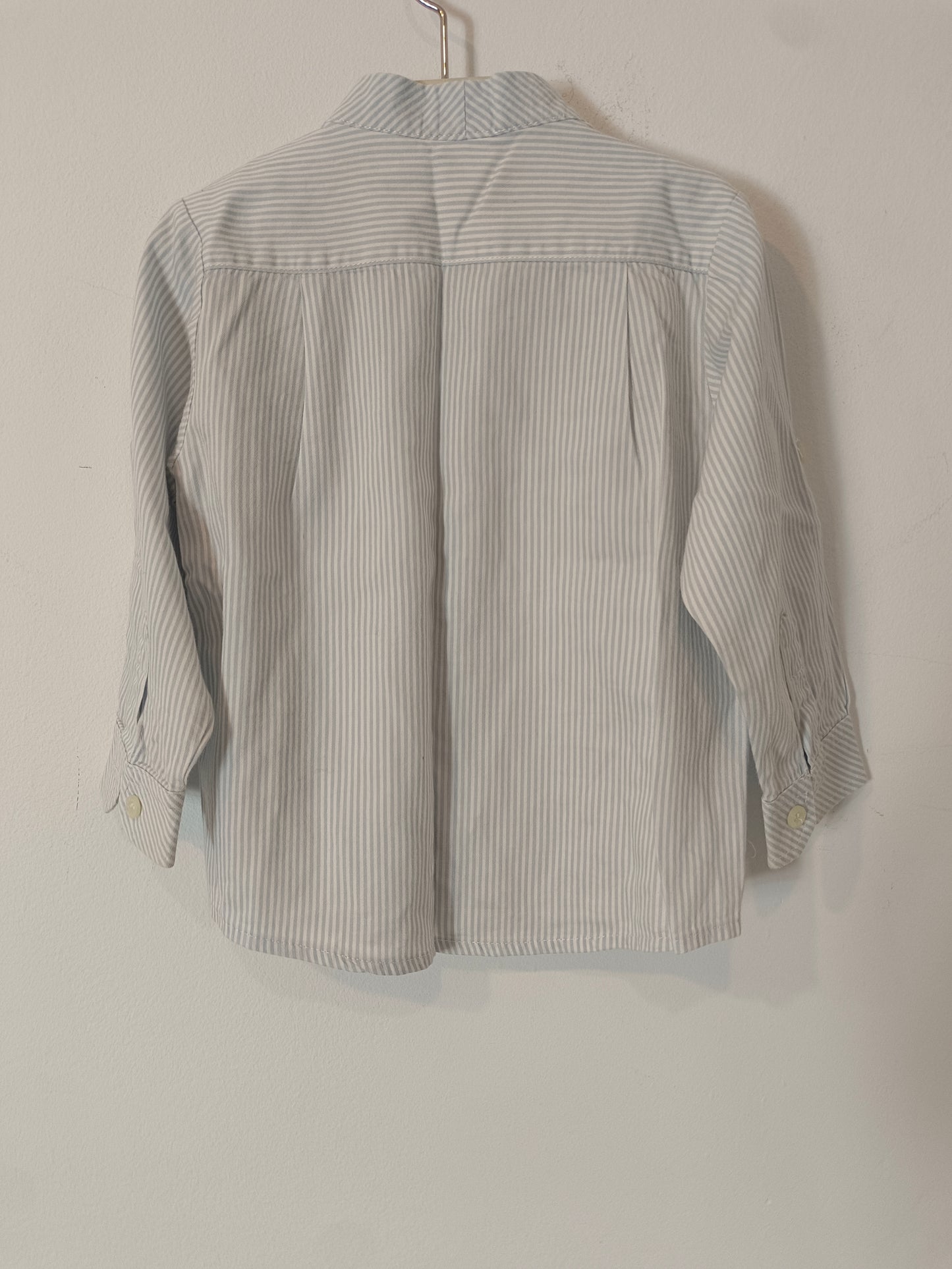OTRAS. Camisa blanca y azul rayas T.18 meses