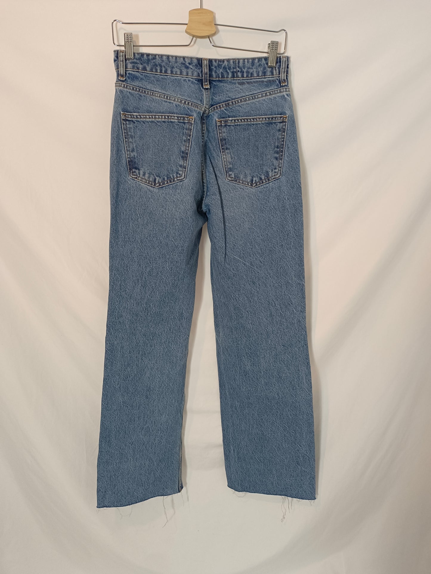 ZARA. Pantalón denim ancho T.38