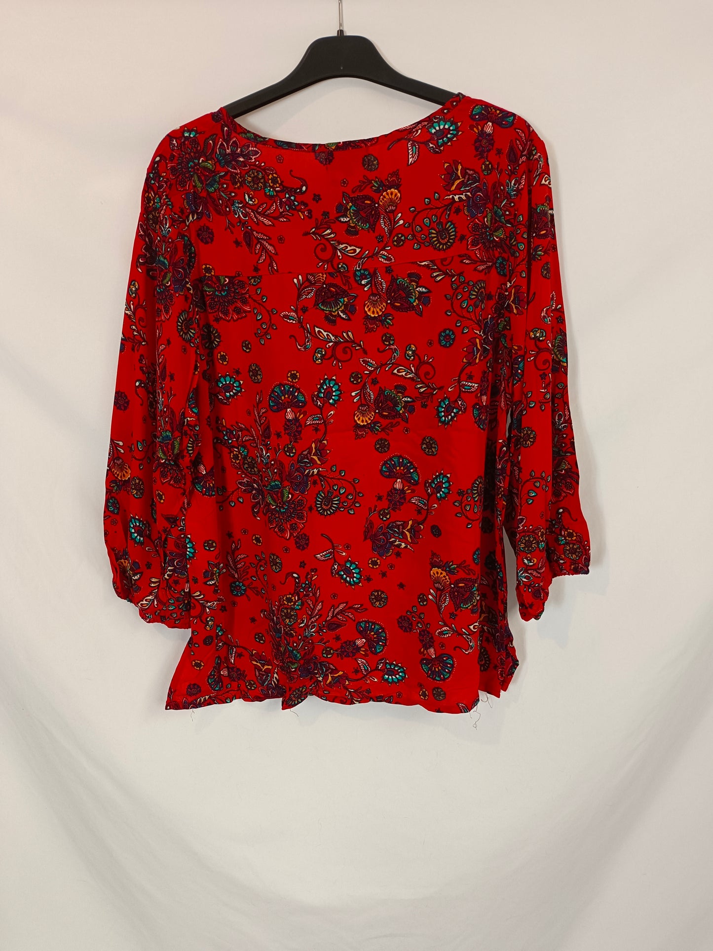COLINE. blusa roja con flores fluida T.m