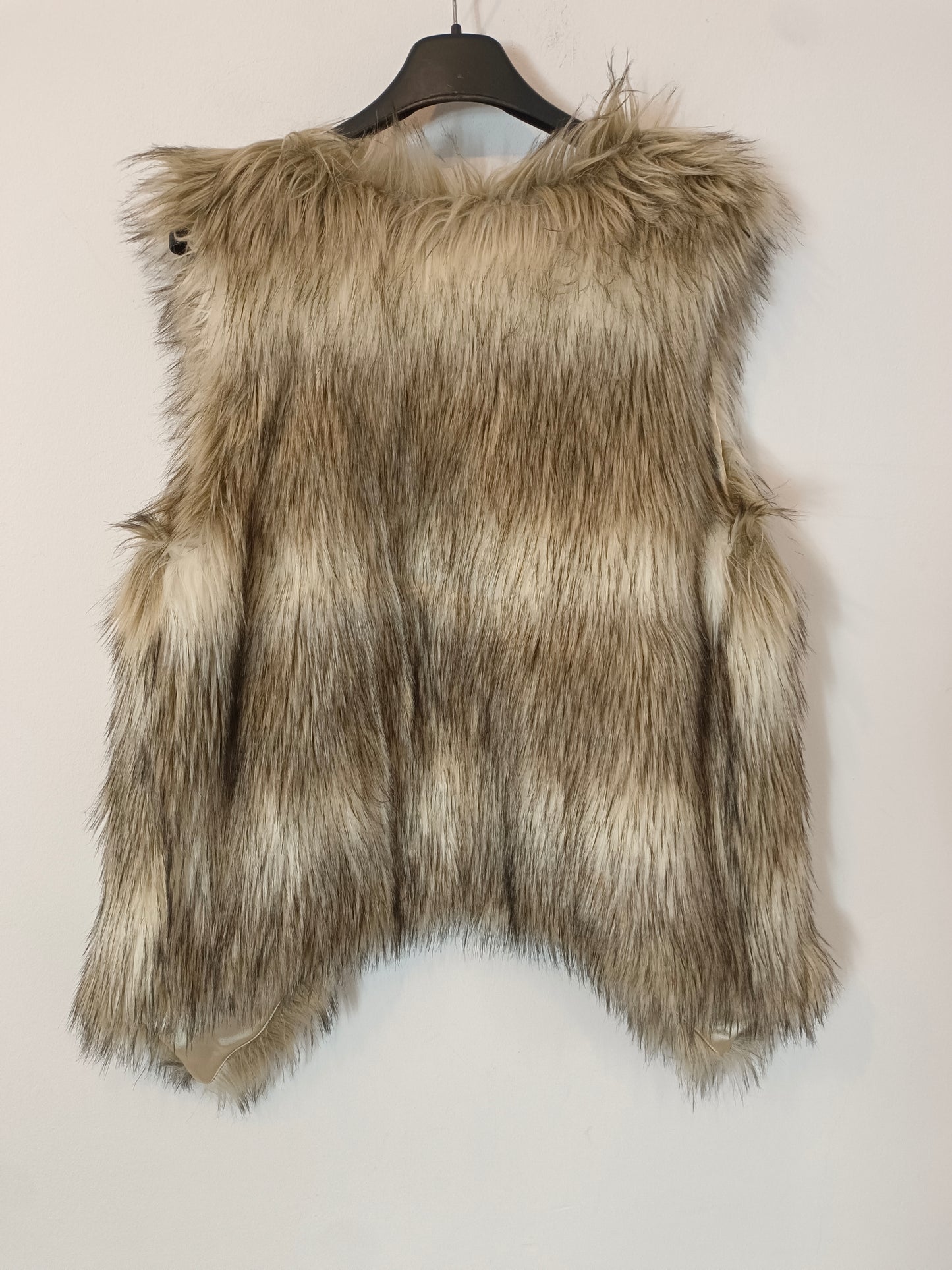 VICTORIO&LUCCHINO. Chaleco pelo tonos beige T.m/l