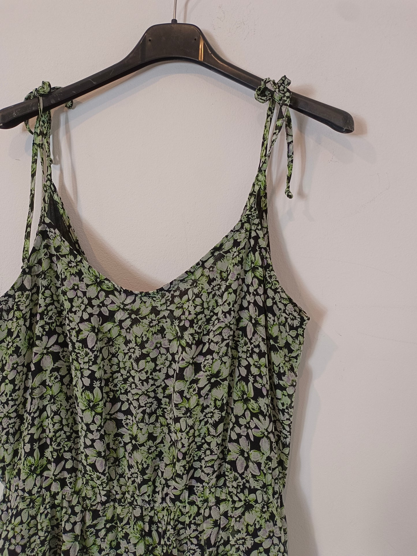 BCBG. Mono corto negro flores T.m