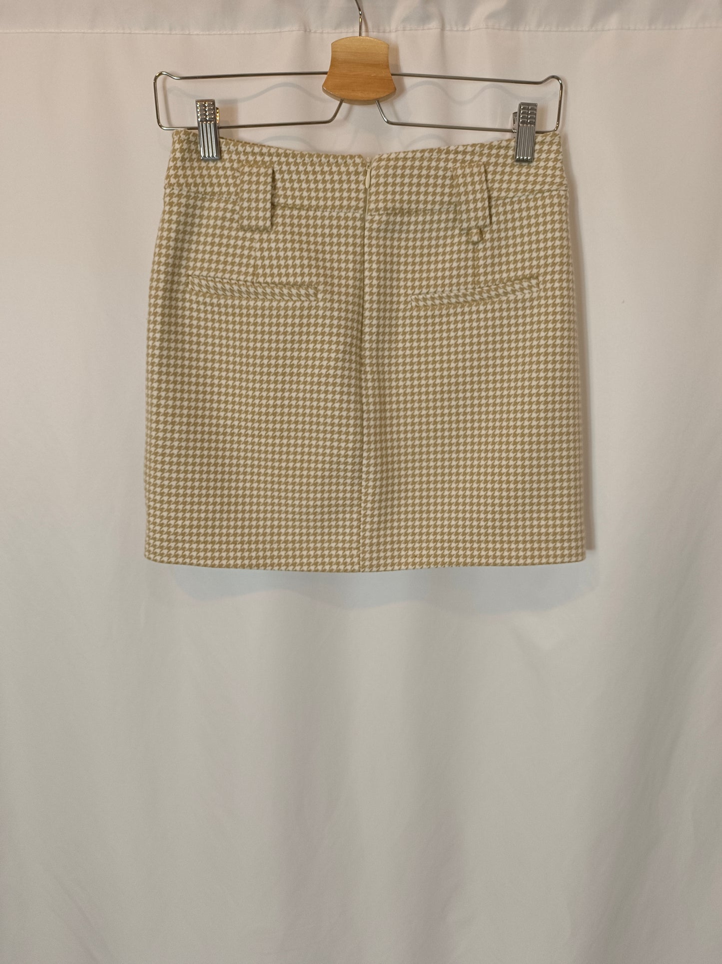 BERSHKA. Falda corta pata de gallo T.s