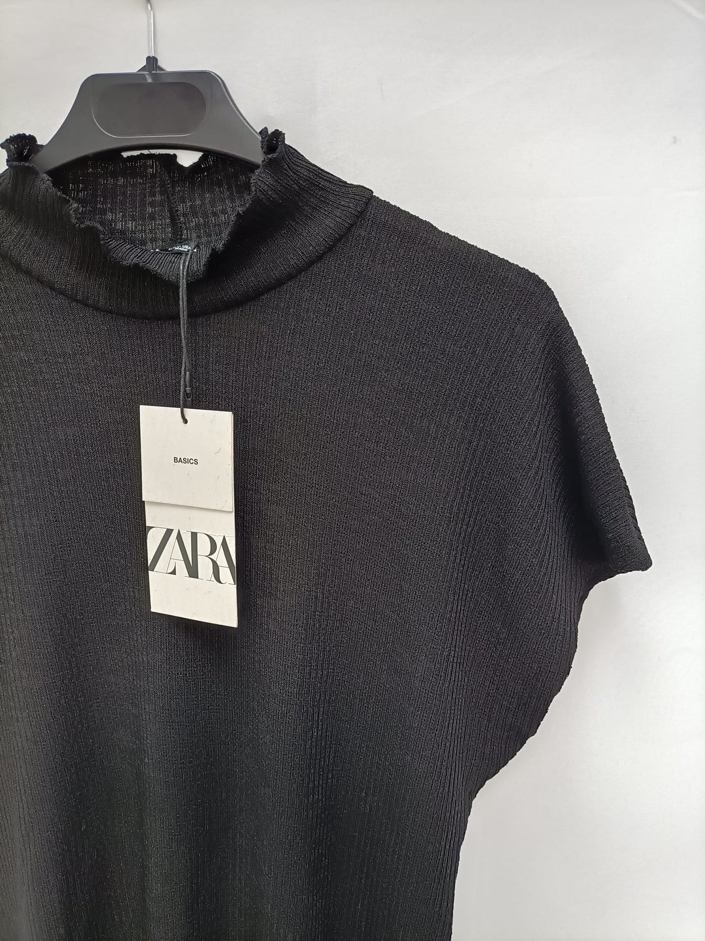 ZARA.Camiseta punto cuello perkins manga corta T.m