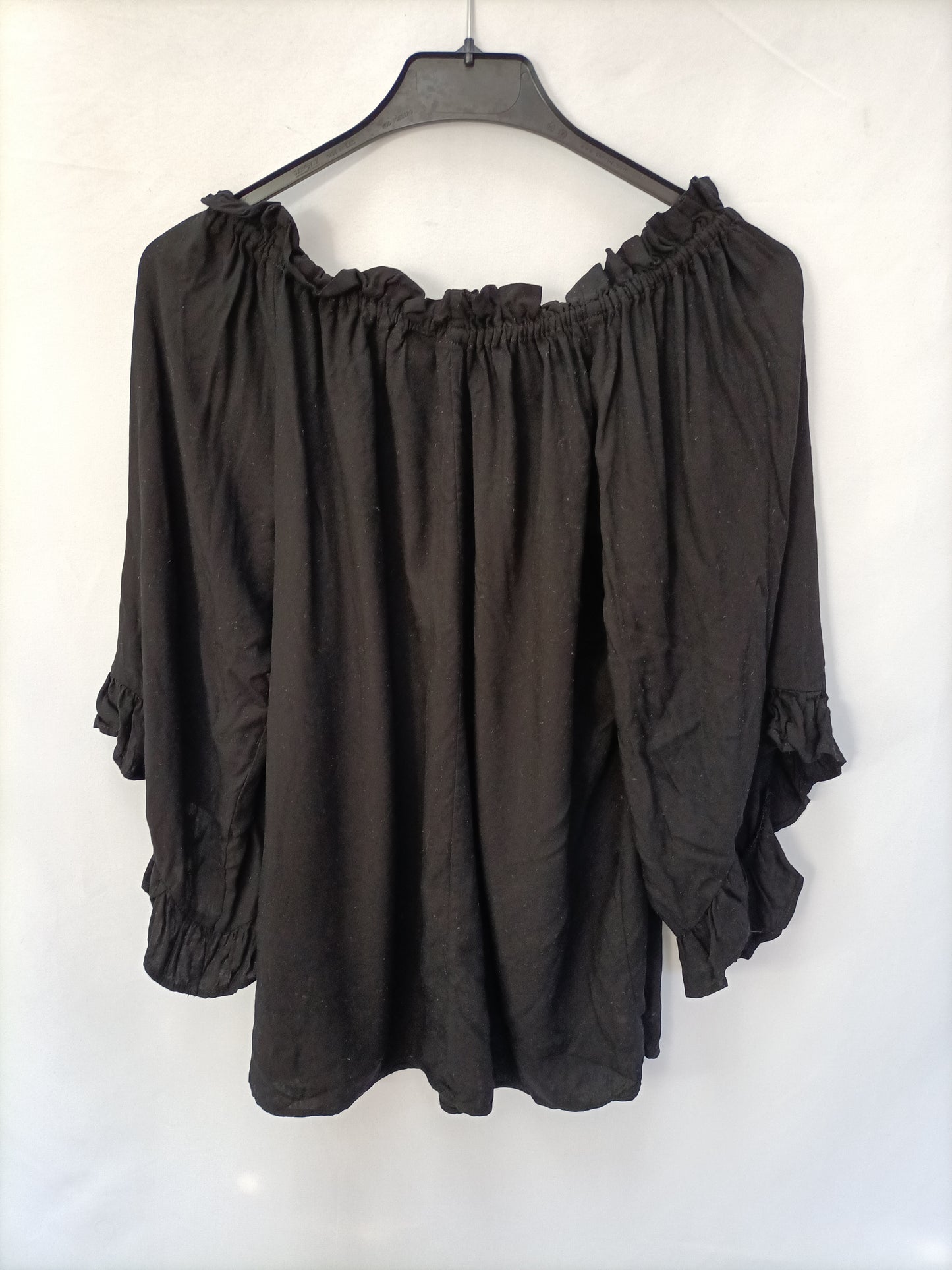 H&M. Top negro cuello barco T.34