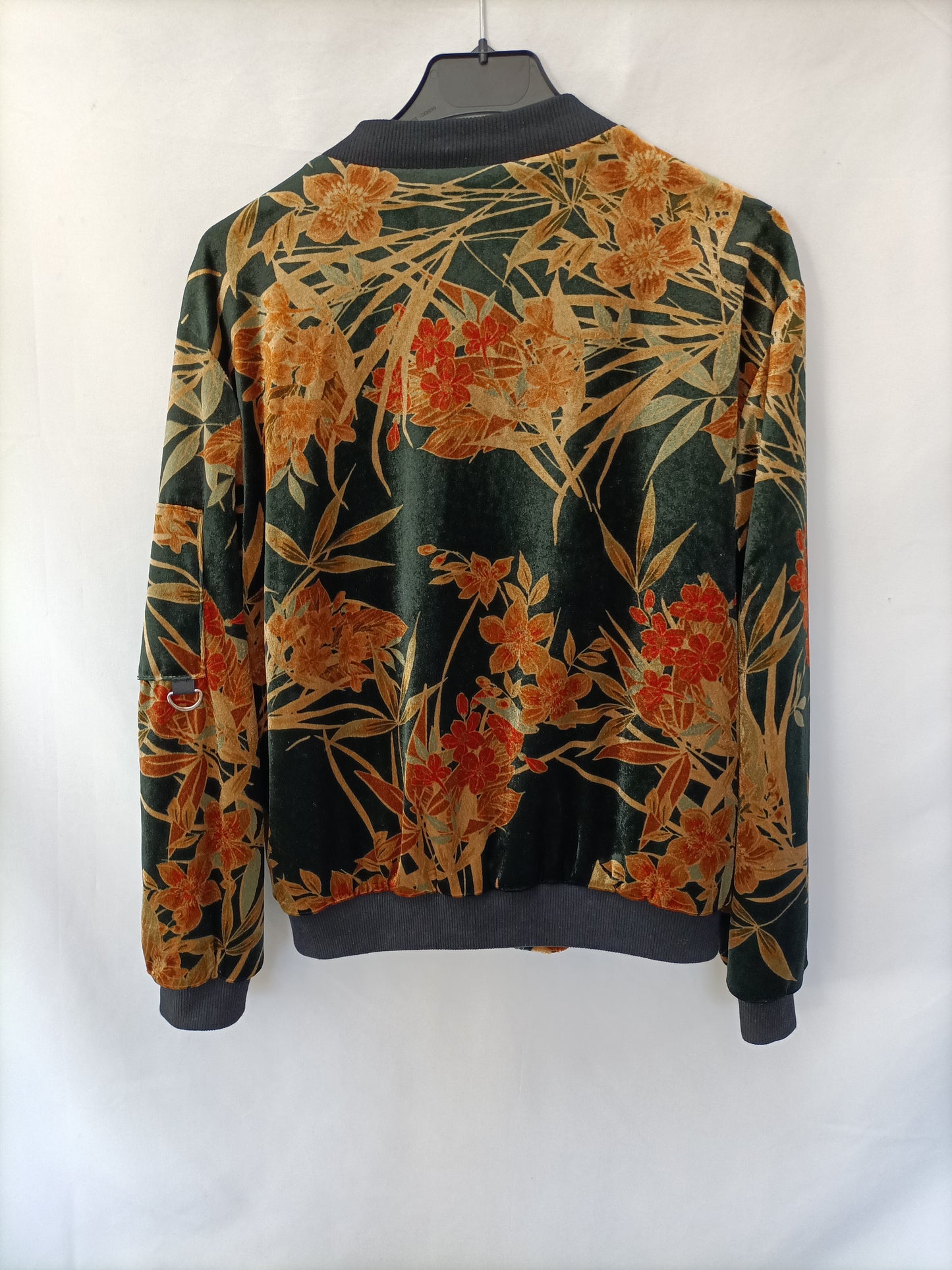 ZARA. Bomber negra terciopelo T.m