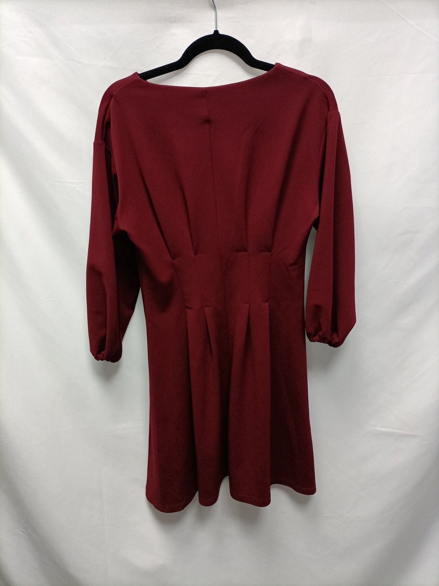 MANGO. Vestido burdeos corto T.m