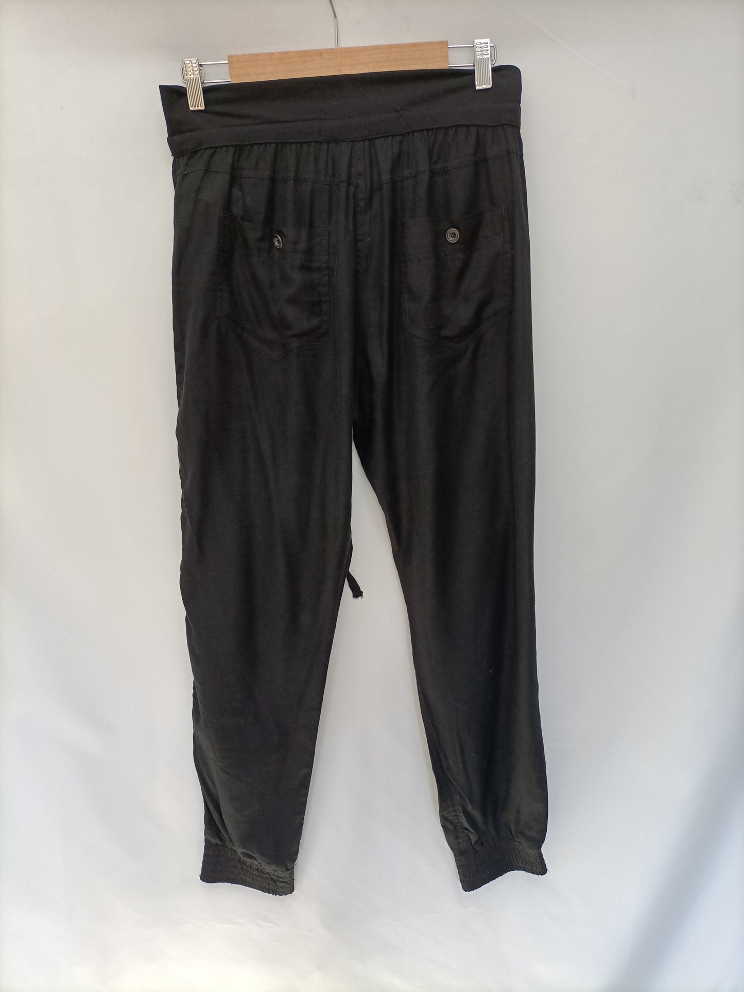 ZARA. Pantalón negro fluido T.m