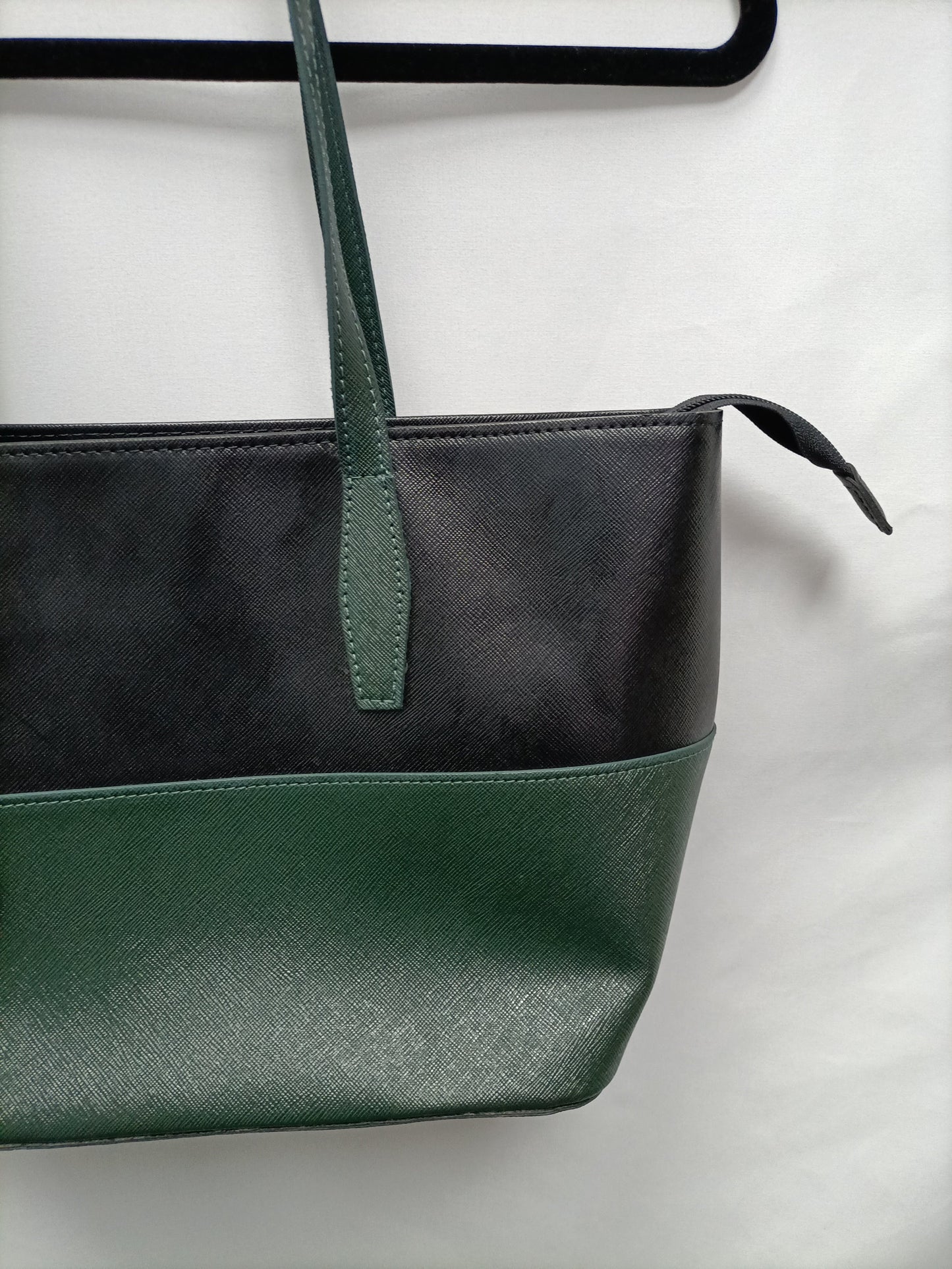 OTRAS. Bolso polipiel bicolor