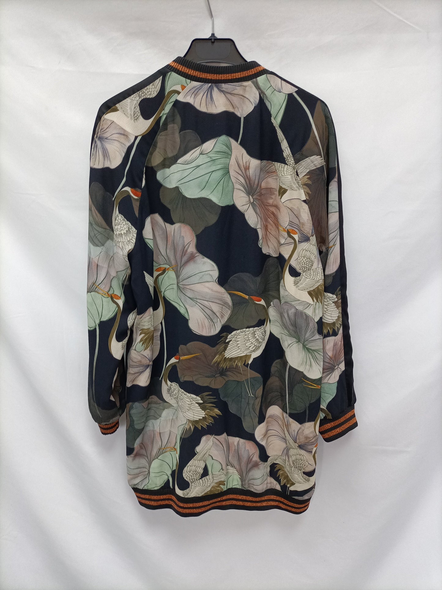 ZARA. Bomber larga flores T.m