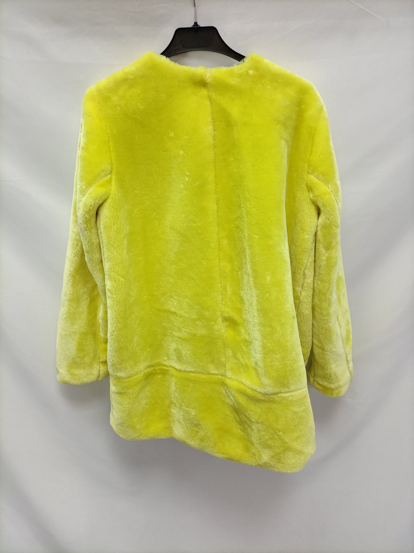 ZARA. Abrigo pelo amarillo T.m