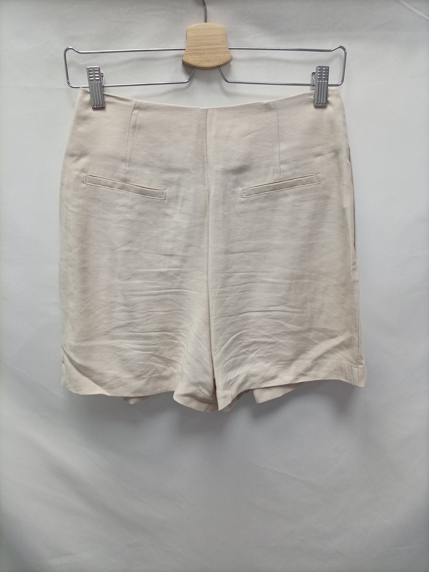 MANGO. Shorts fluido beige T.s