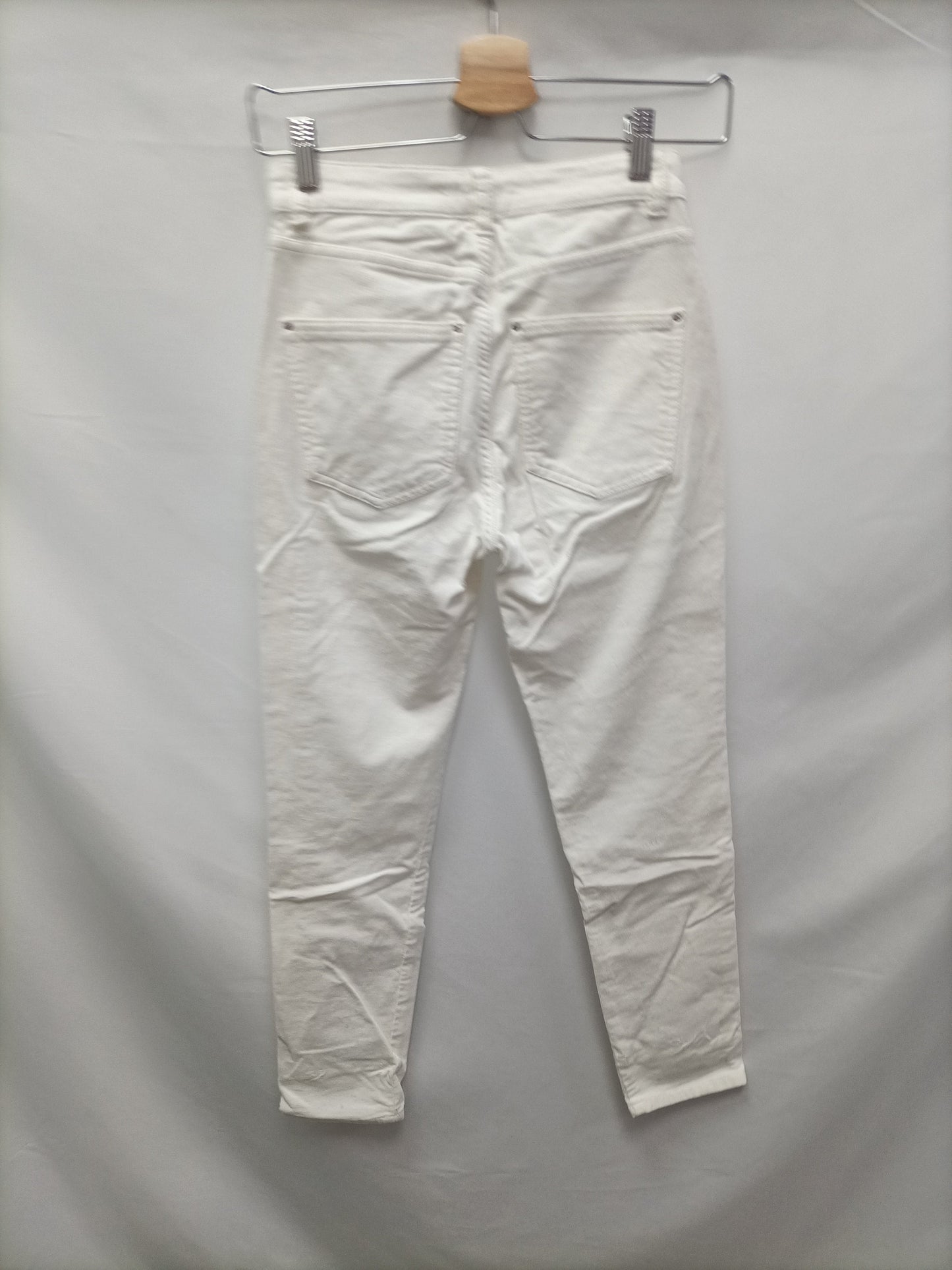 MANGO. Pantalón blanco pana T.36