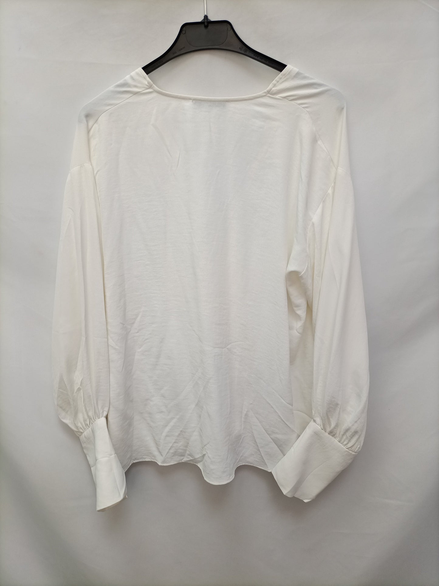 MANGO. Blusa blanca fluida T.S