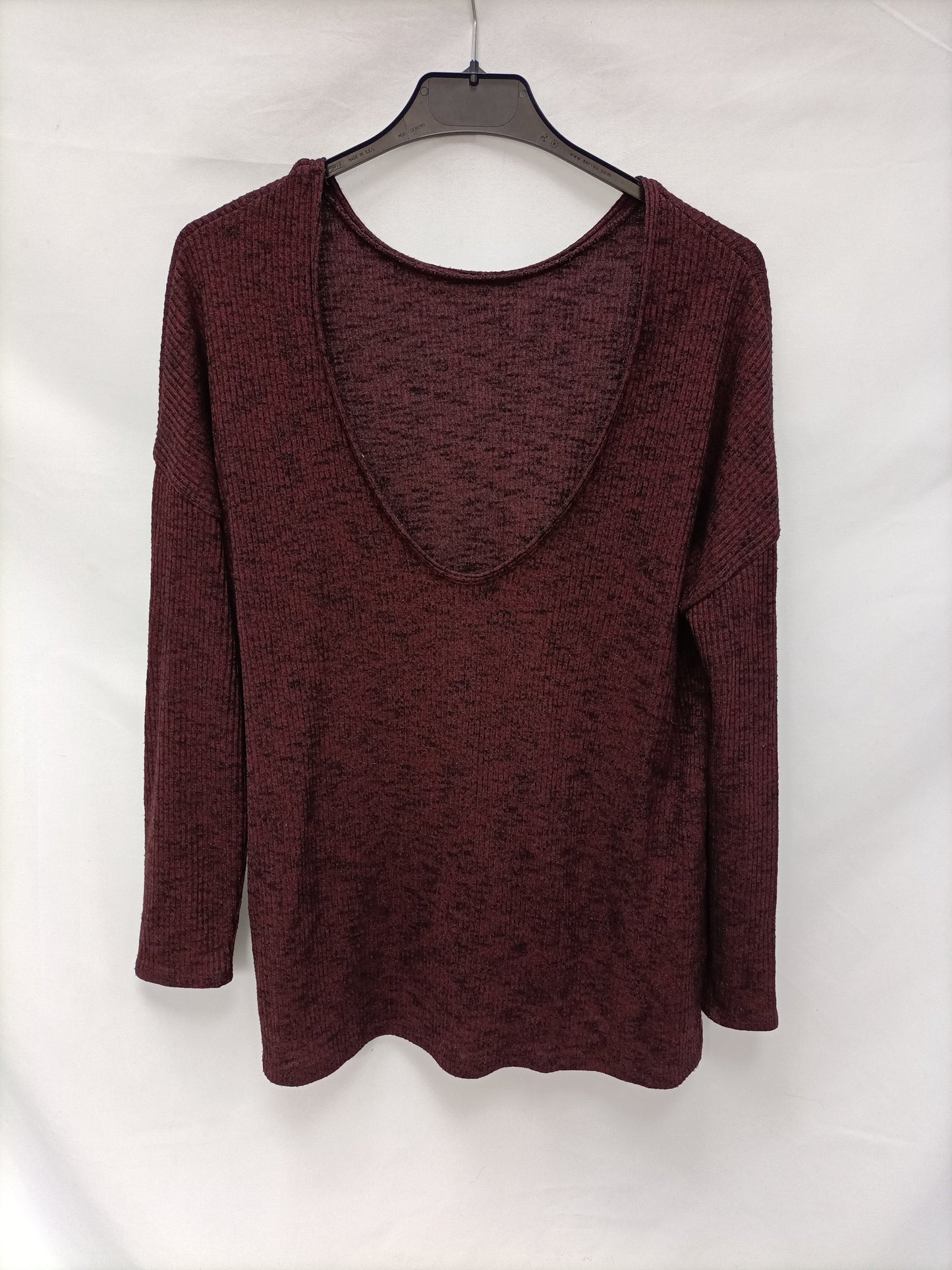 PULL& BEAR. Burgundy Heather T-Shirt (M)