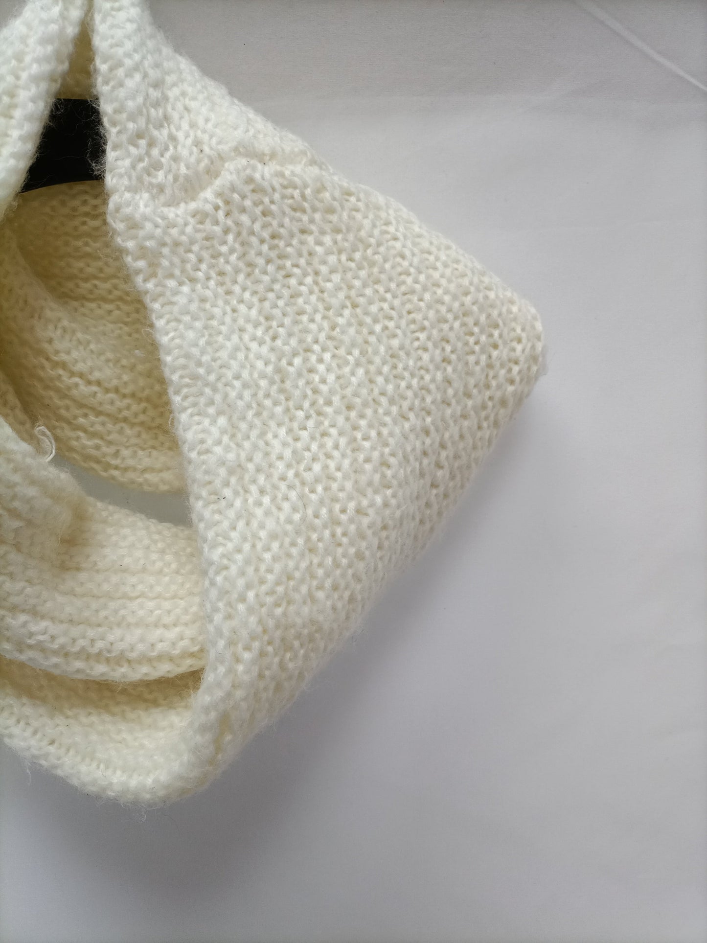 OTRAS. Cuello beige punto