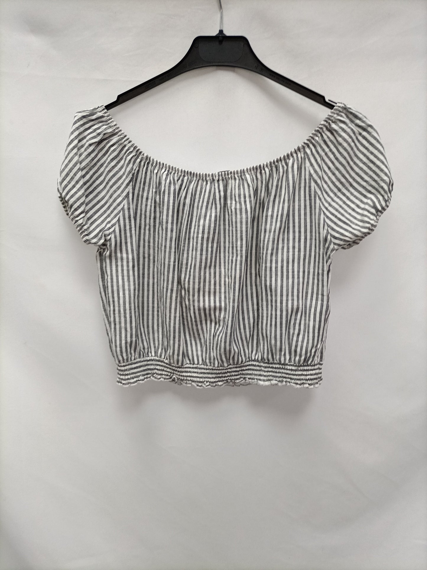 SUBDUED. Grey and white striped top Tm