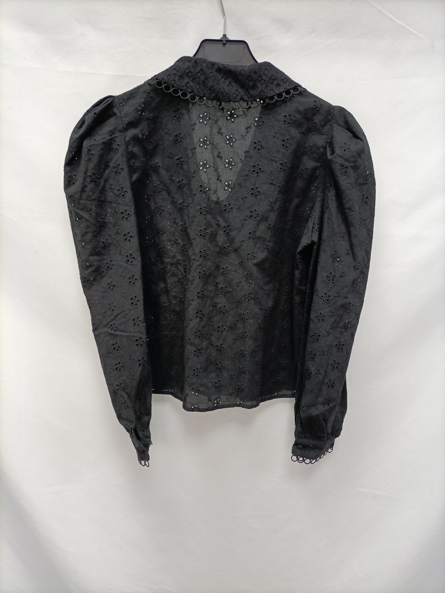 PIMKIE. Camisa negra encaje T.36