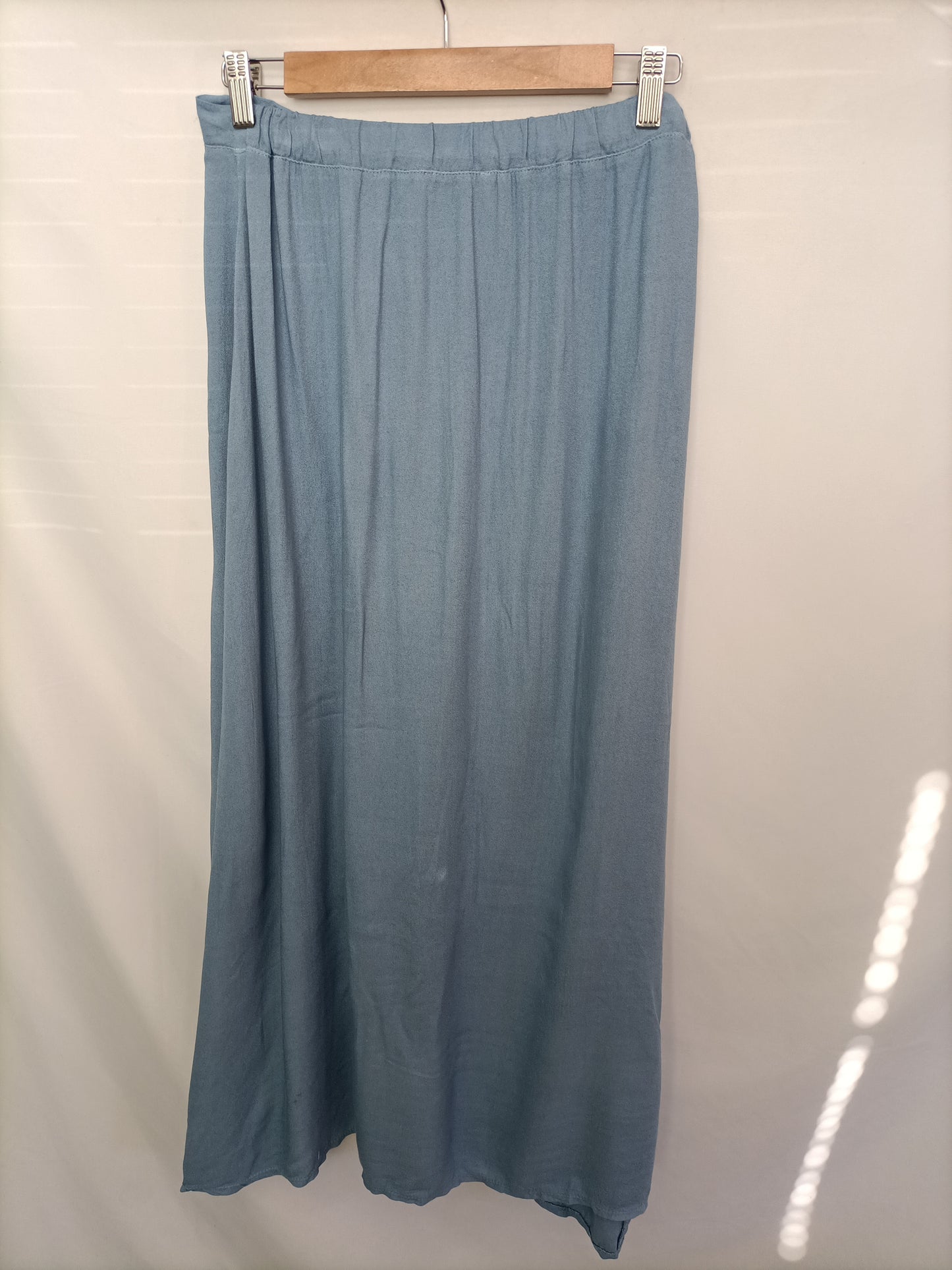 THE CLOSET. Blue midi skirt Tu (36)