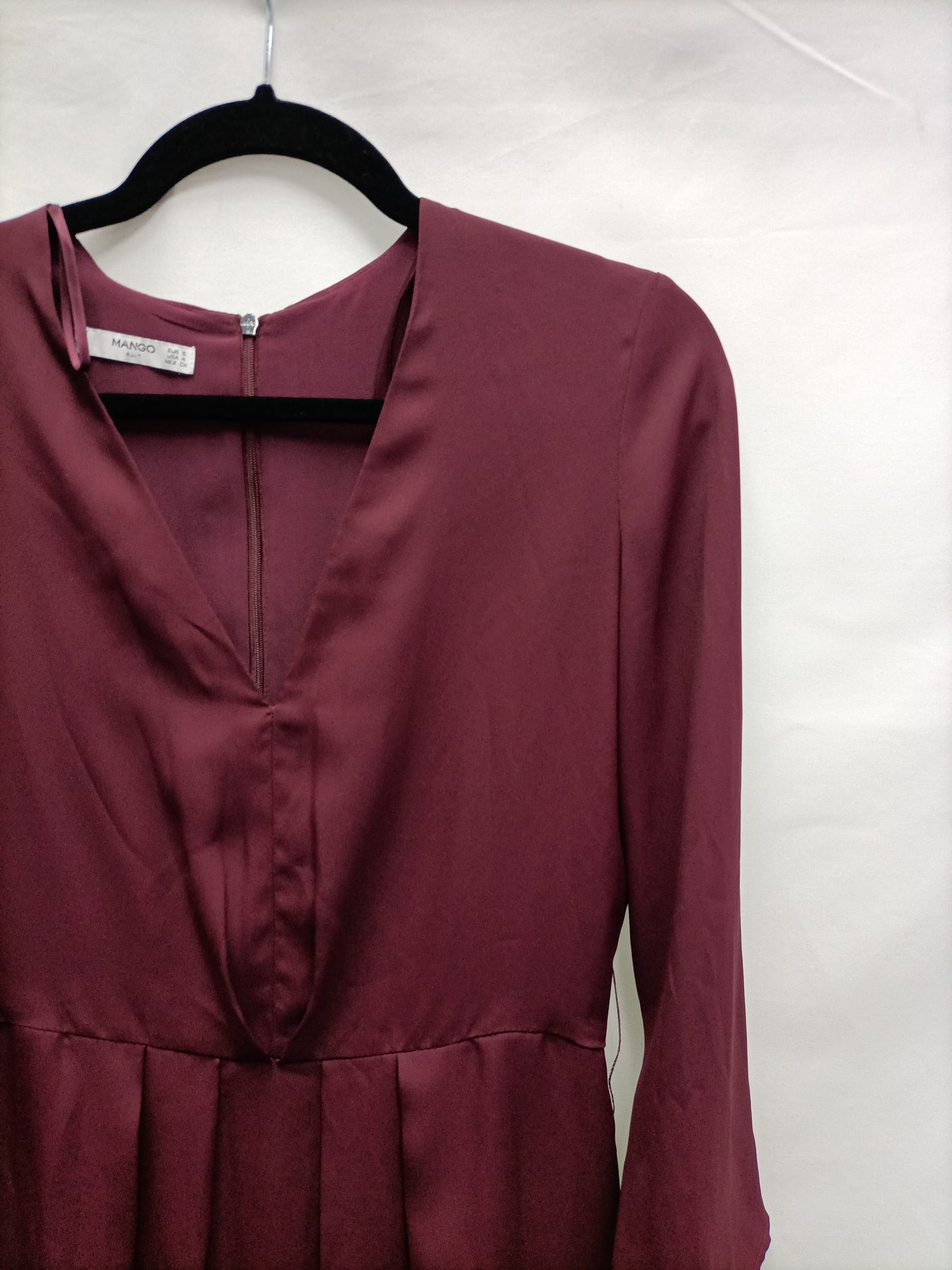 MANGO. Vestido corto burdeos T.s