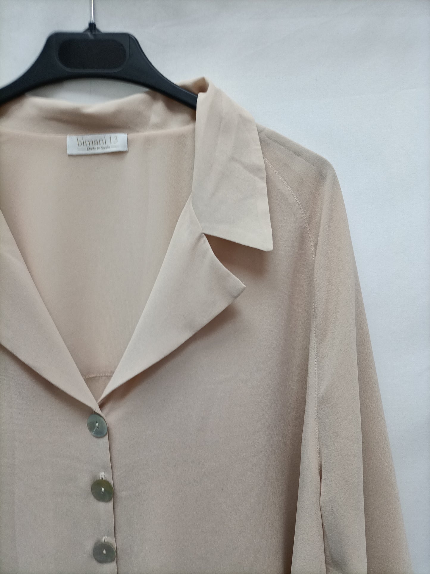 BIMANI. Blusa beige botones T.xl