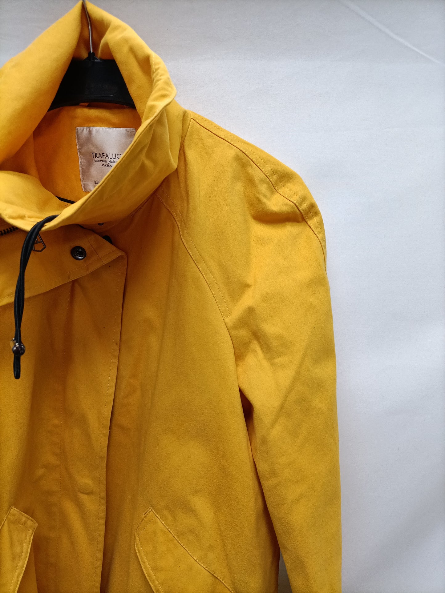 ZARA. Parka amarilla T.m