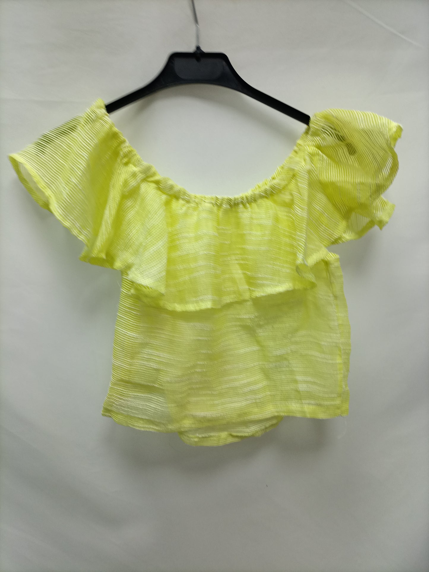 LEFTIES. Too yellow ruffle Tm