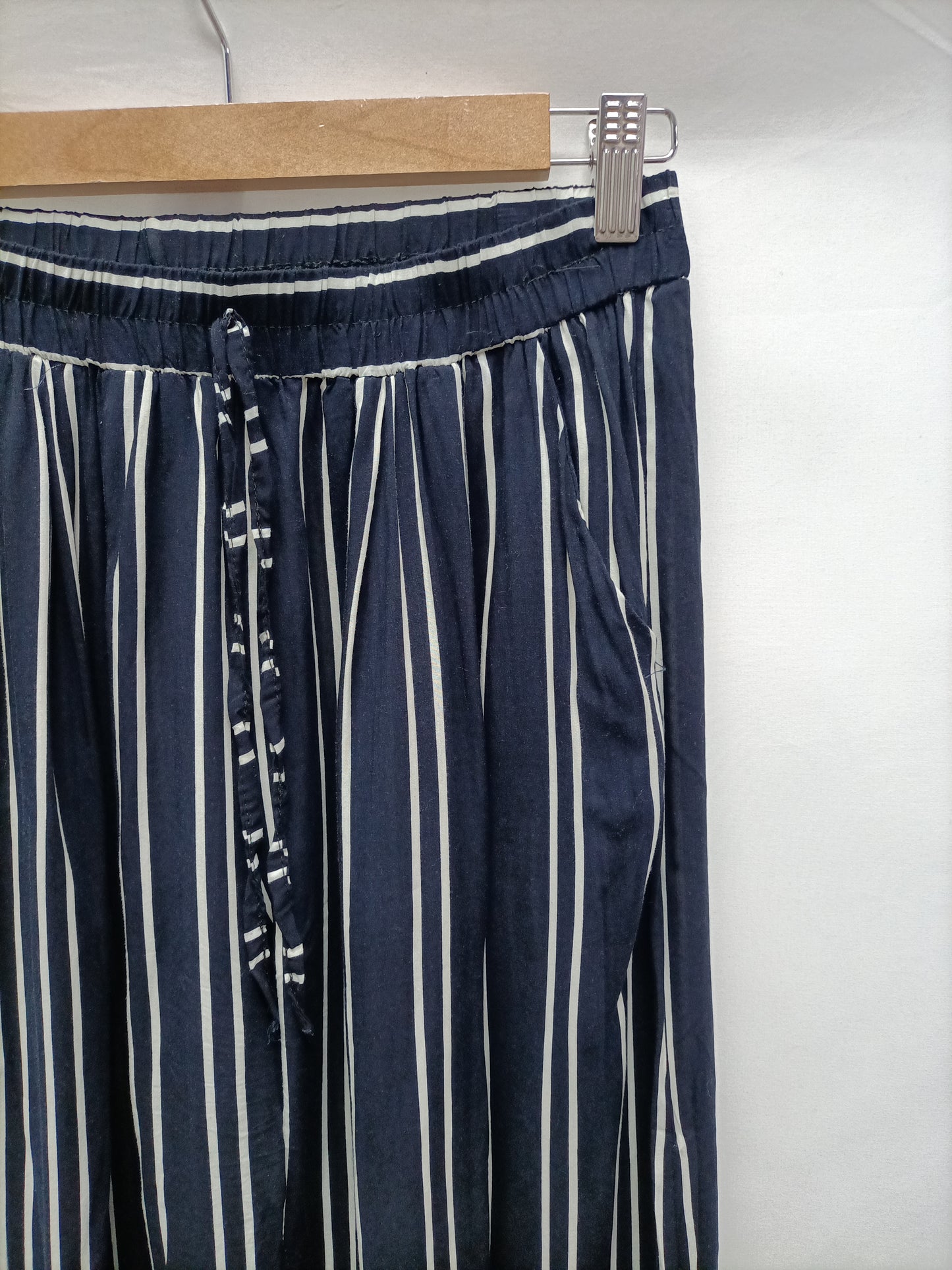 OTHERS. Flowing striped trousers Tu (m)
