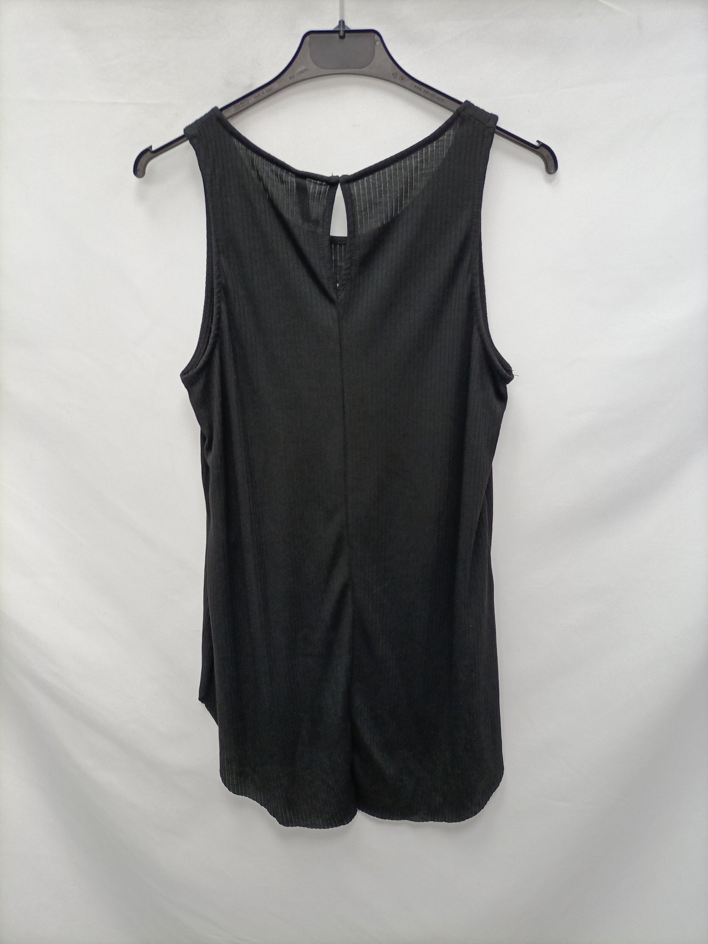 STRADIVARIUS. Top negro canalé "SOHO" T.s