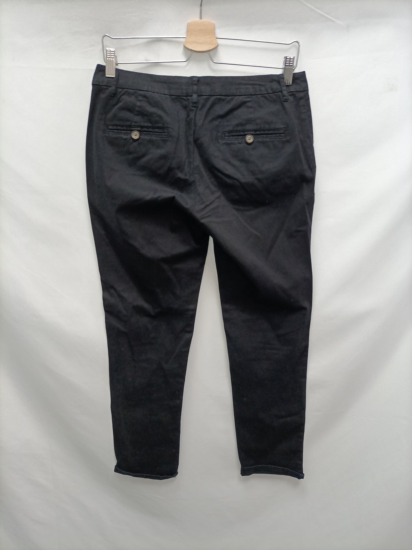 MANGO.Pantalones chinos negros T.36