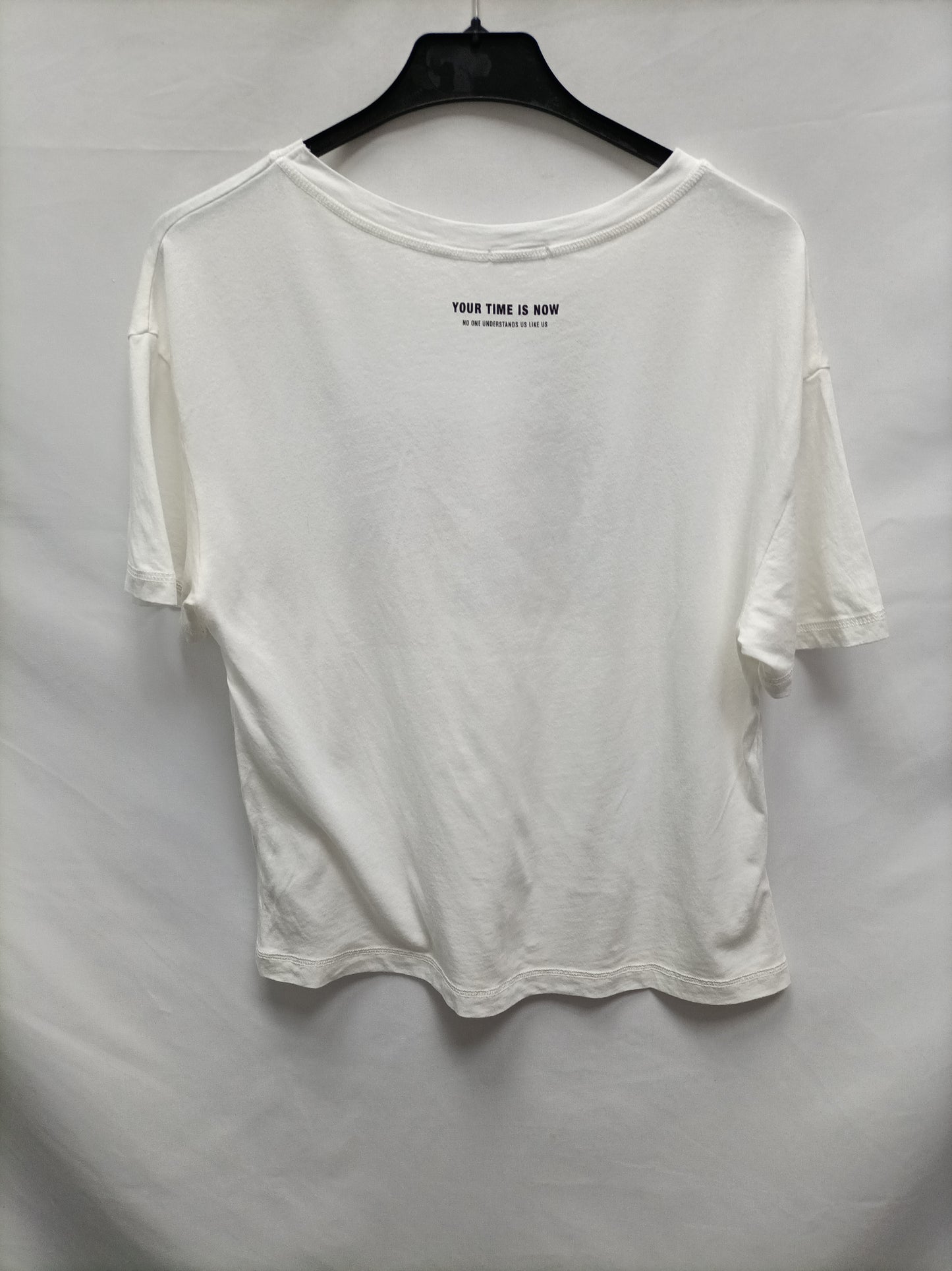 STRADIVARIUS. Camiseta blanca fluida T.m