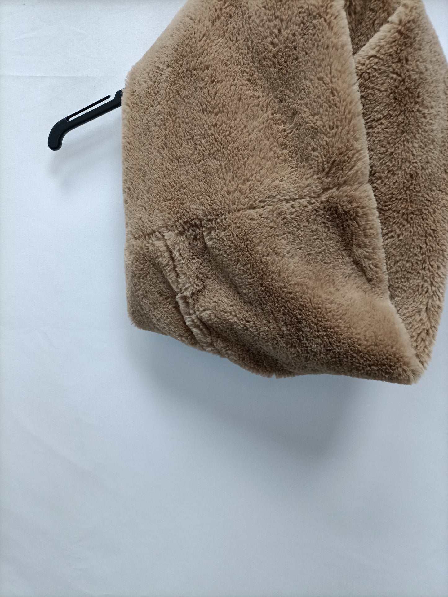 OTHERS. Camel fur collar