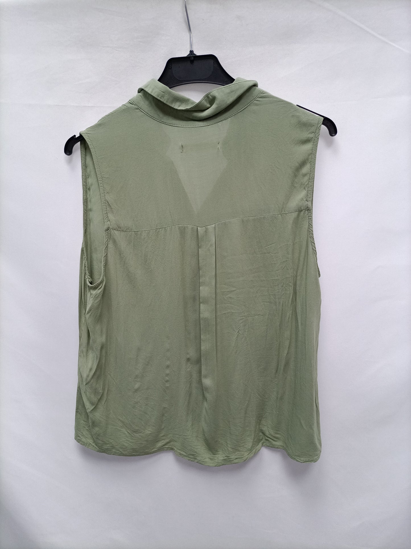 PULL&BEAR. Fluid green blouseT.m