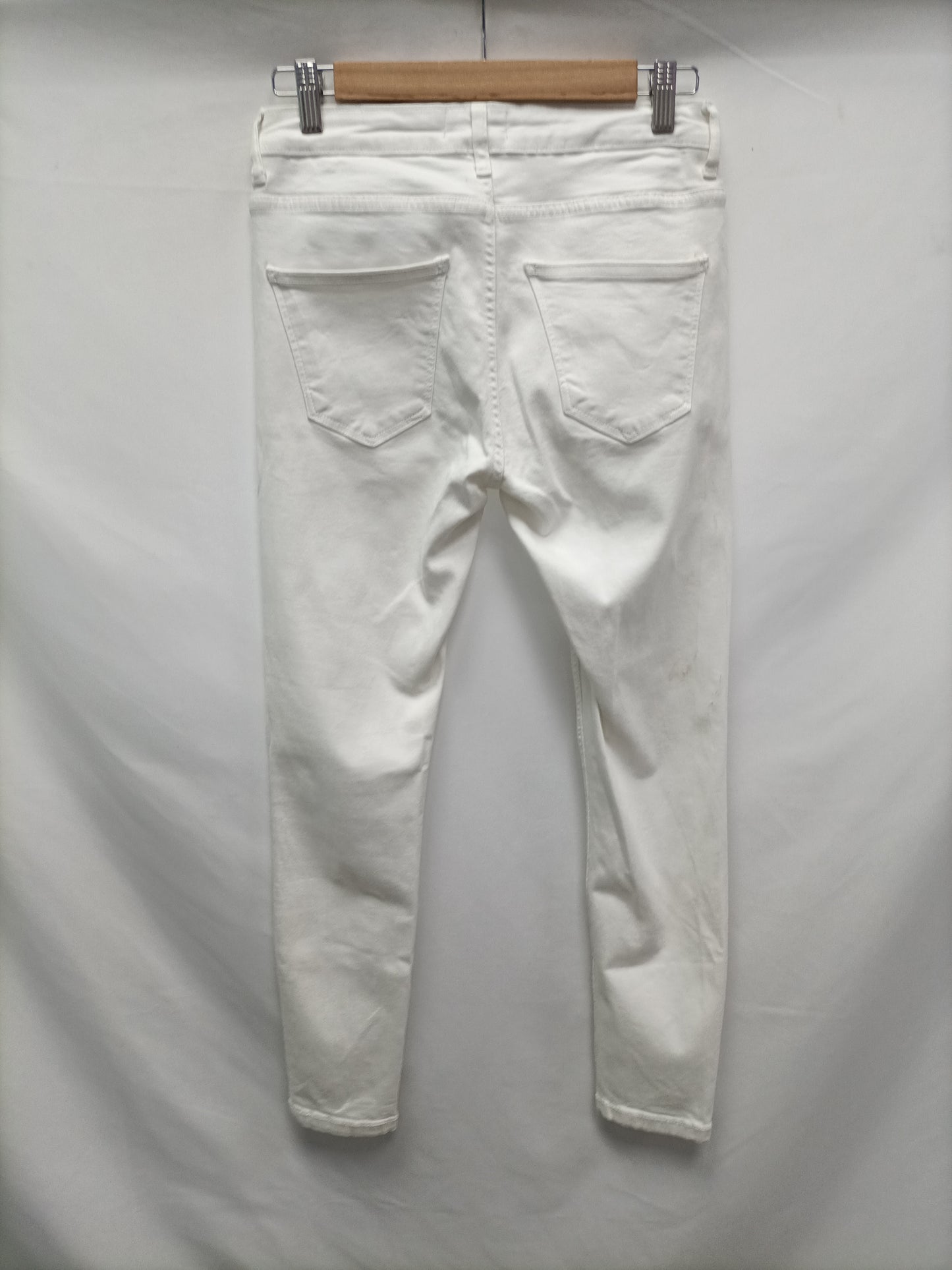 ZARA. Pantalón blanco básico T.36