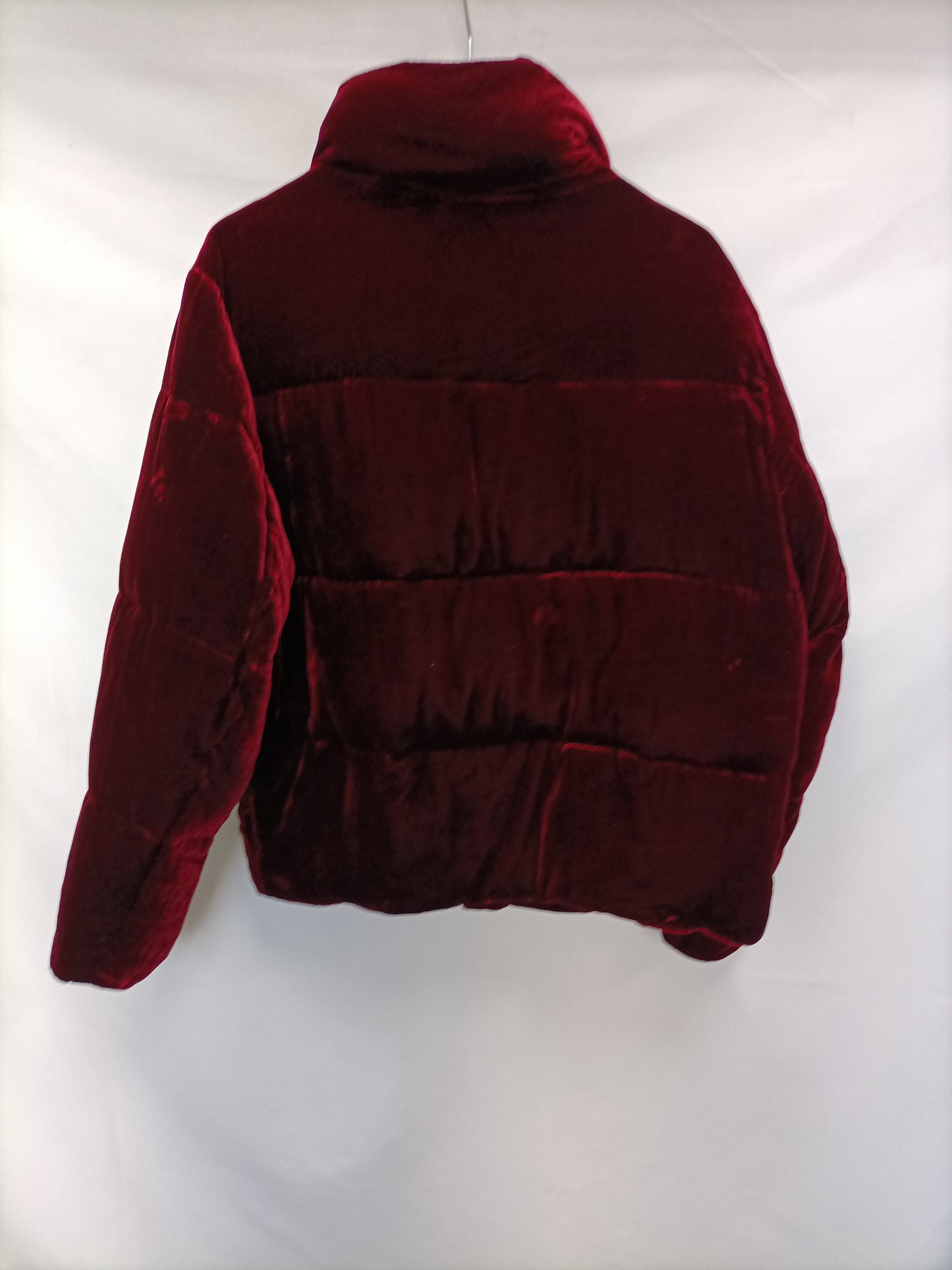 ZARA. Plumas burdeos terciopelo T.m