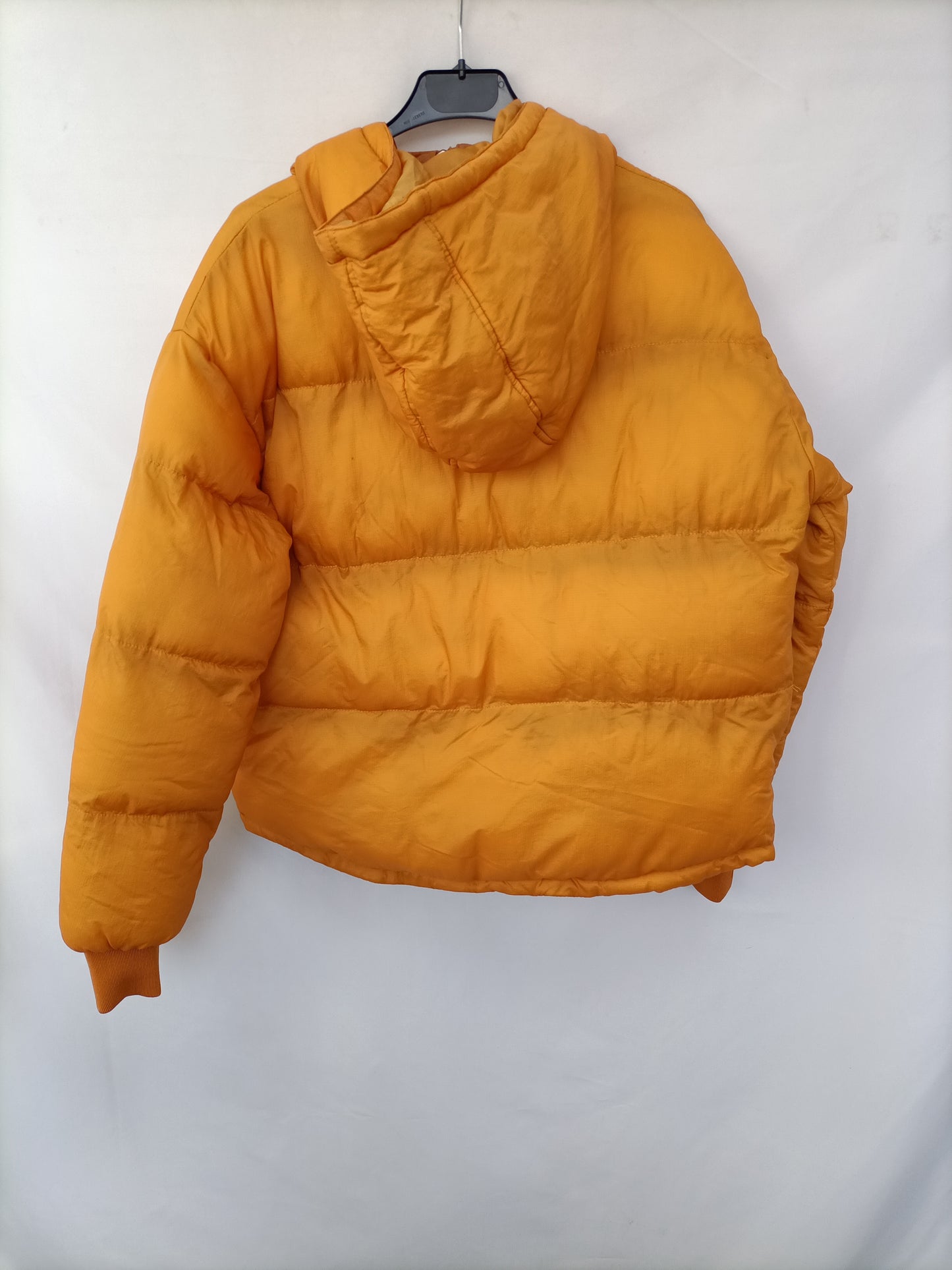 QED LDN. Plumas amarillo T.42