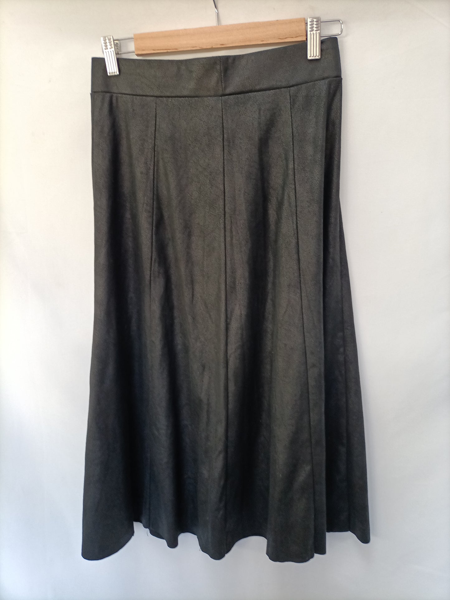 PULL&BEAR. Black midi skirt Tm