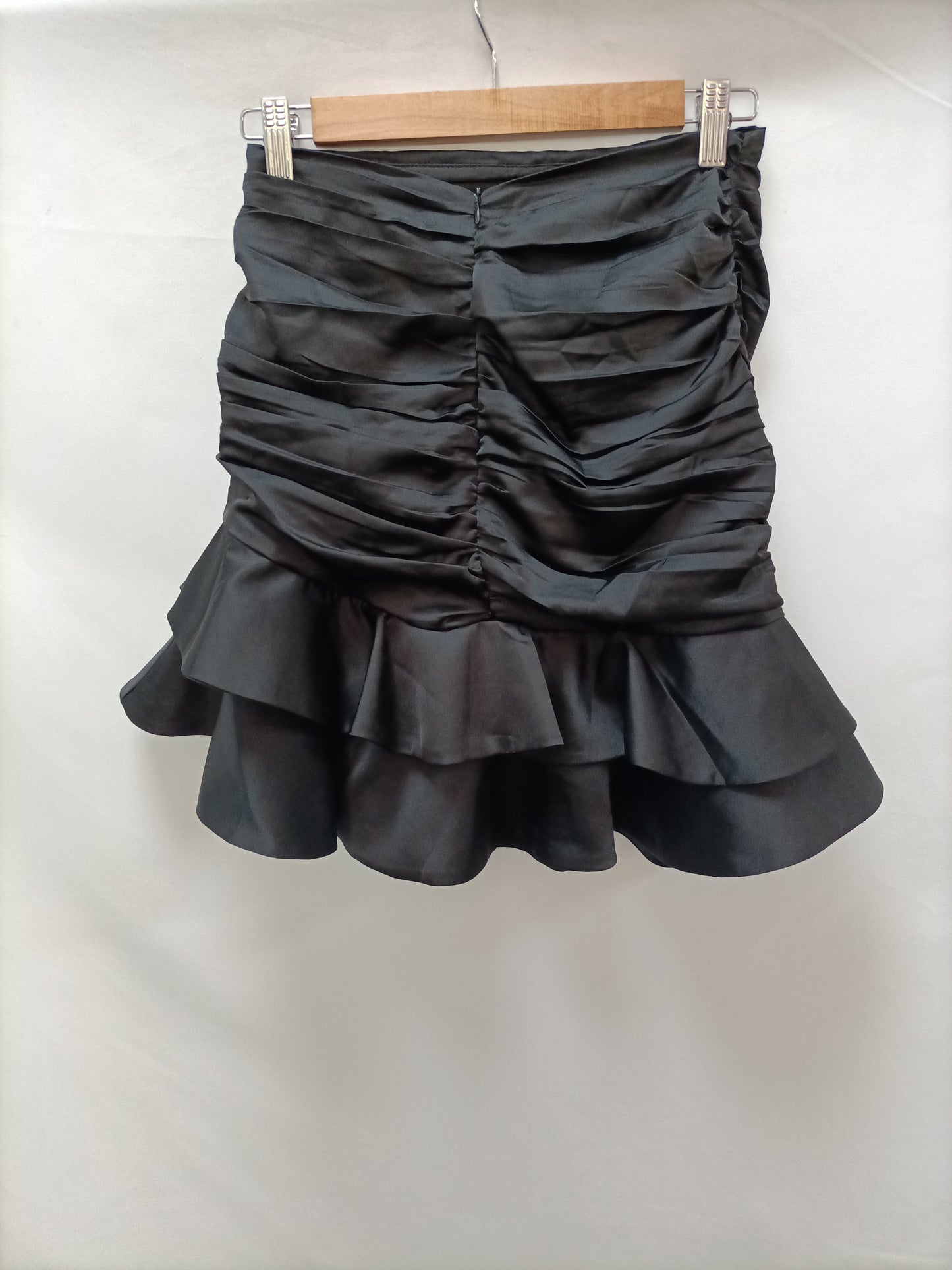 STREET LEVEL. Black flounced skirt Ts/m