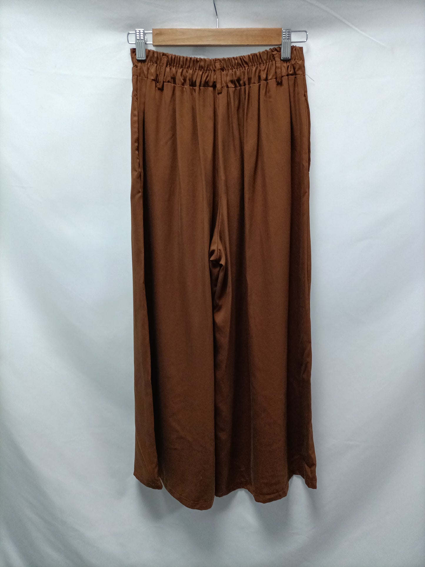 A PIE DE CALLE . Pantalón culotte marrón T.xs/s