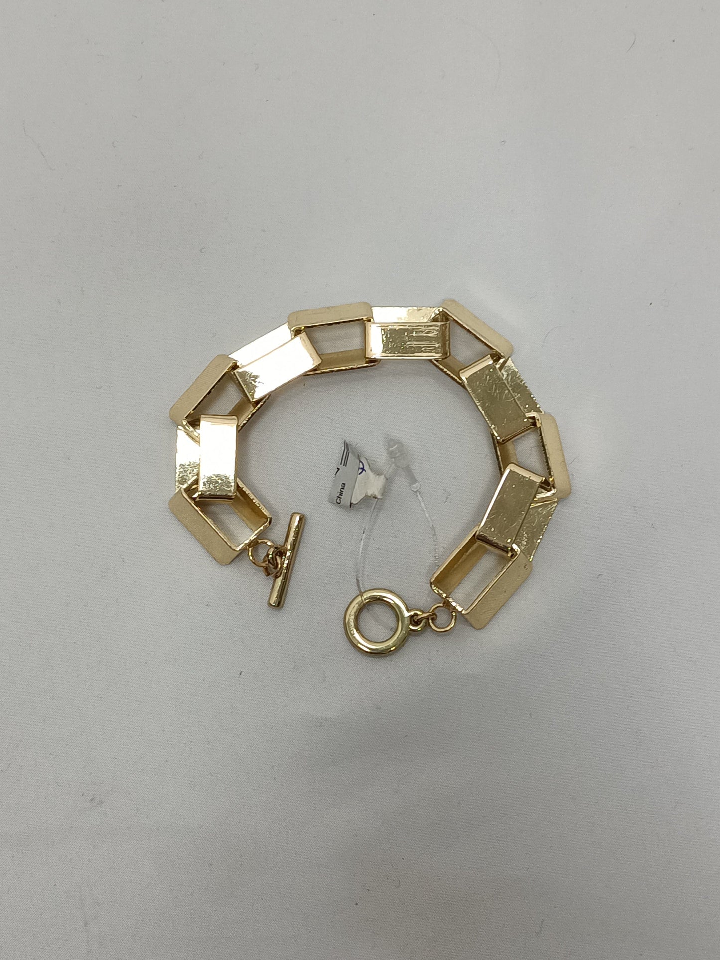 OTRAS. Pulsera dorada