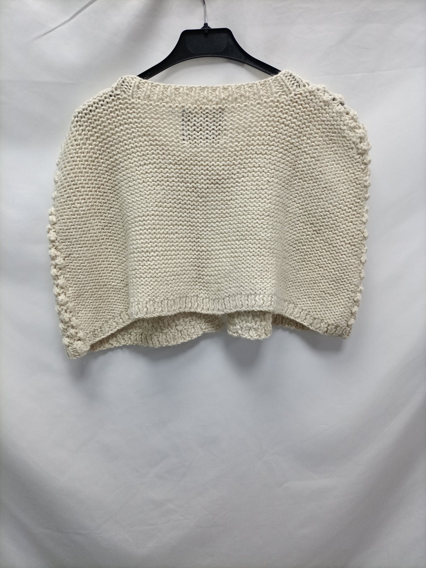 GUESS. Beige knit cape