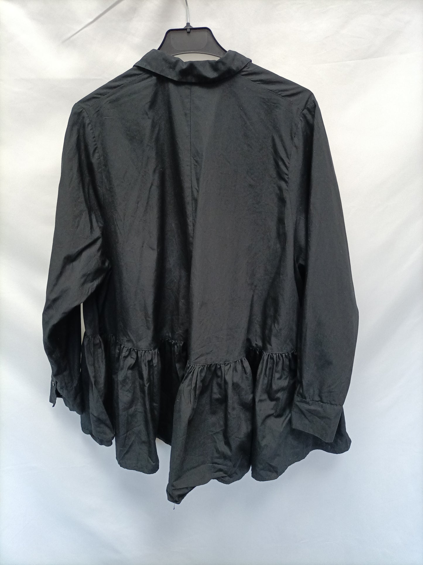 ZARA. Black ts flounced shirt