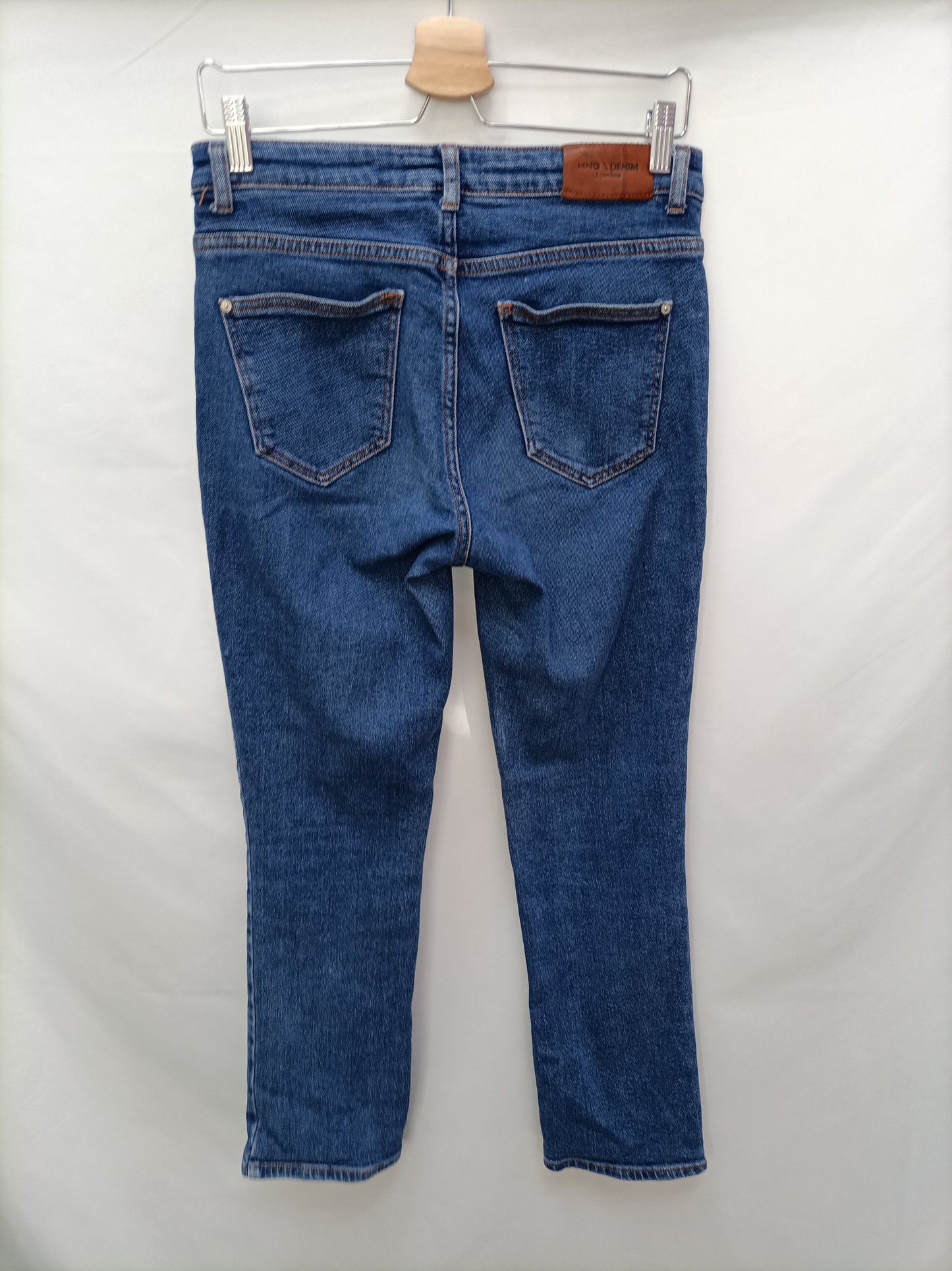 MANGO. Pantalón recto denim T.36