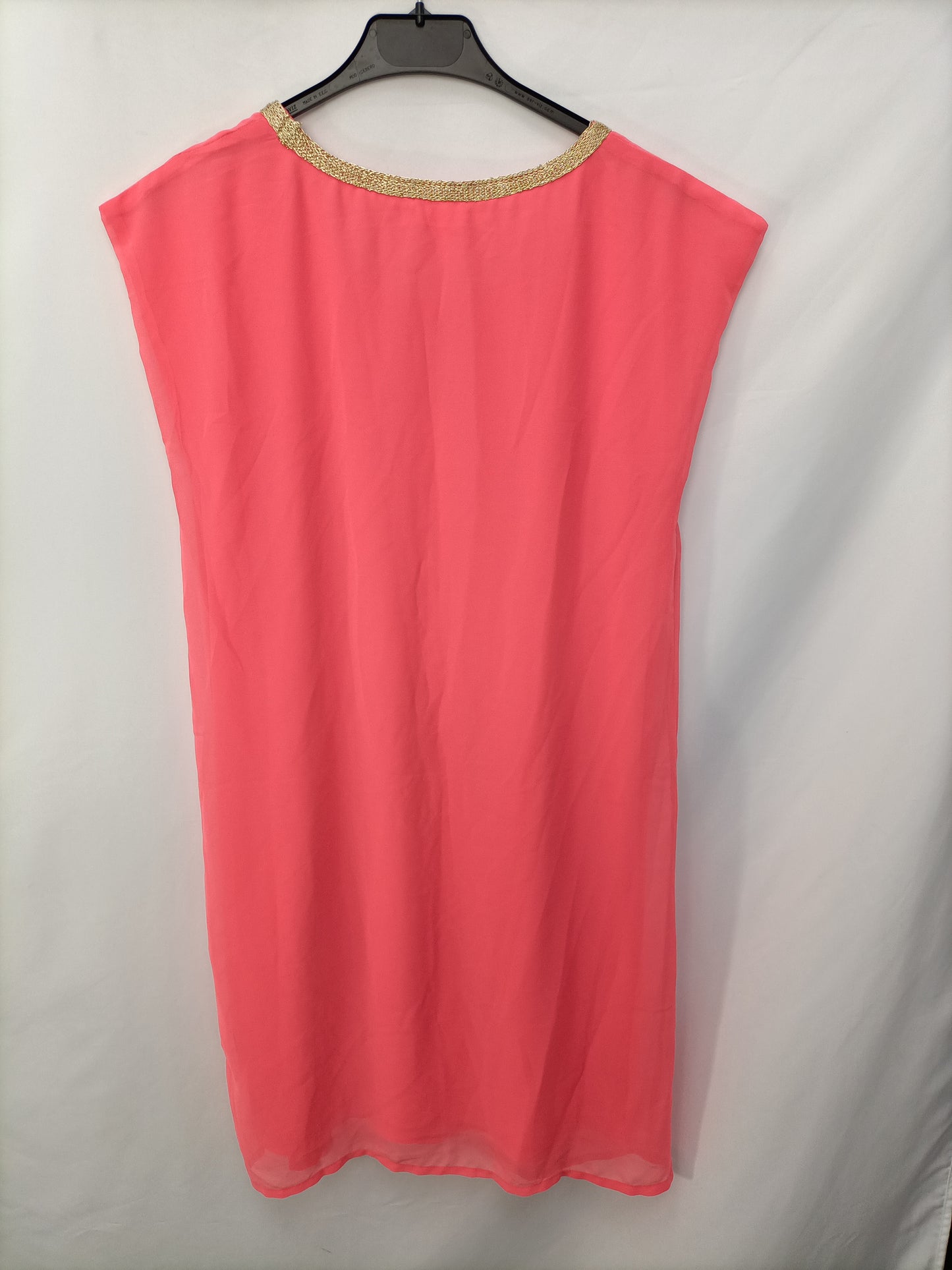 AMICHI.Vestido coral fluido