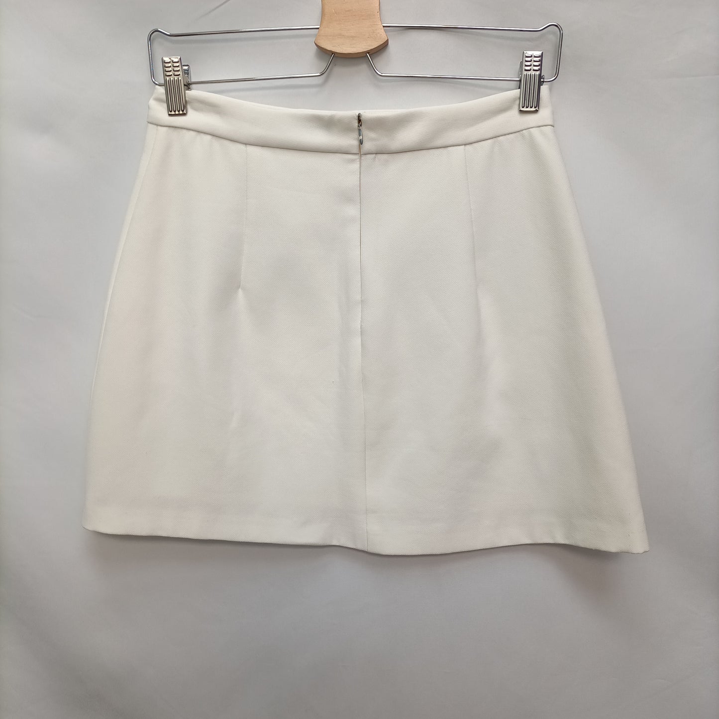 ZARA. Falda blanca cremallera T.s